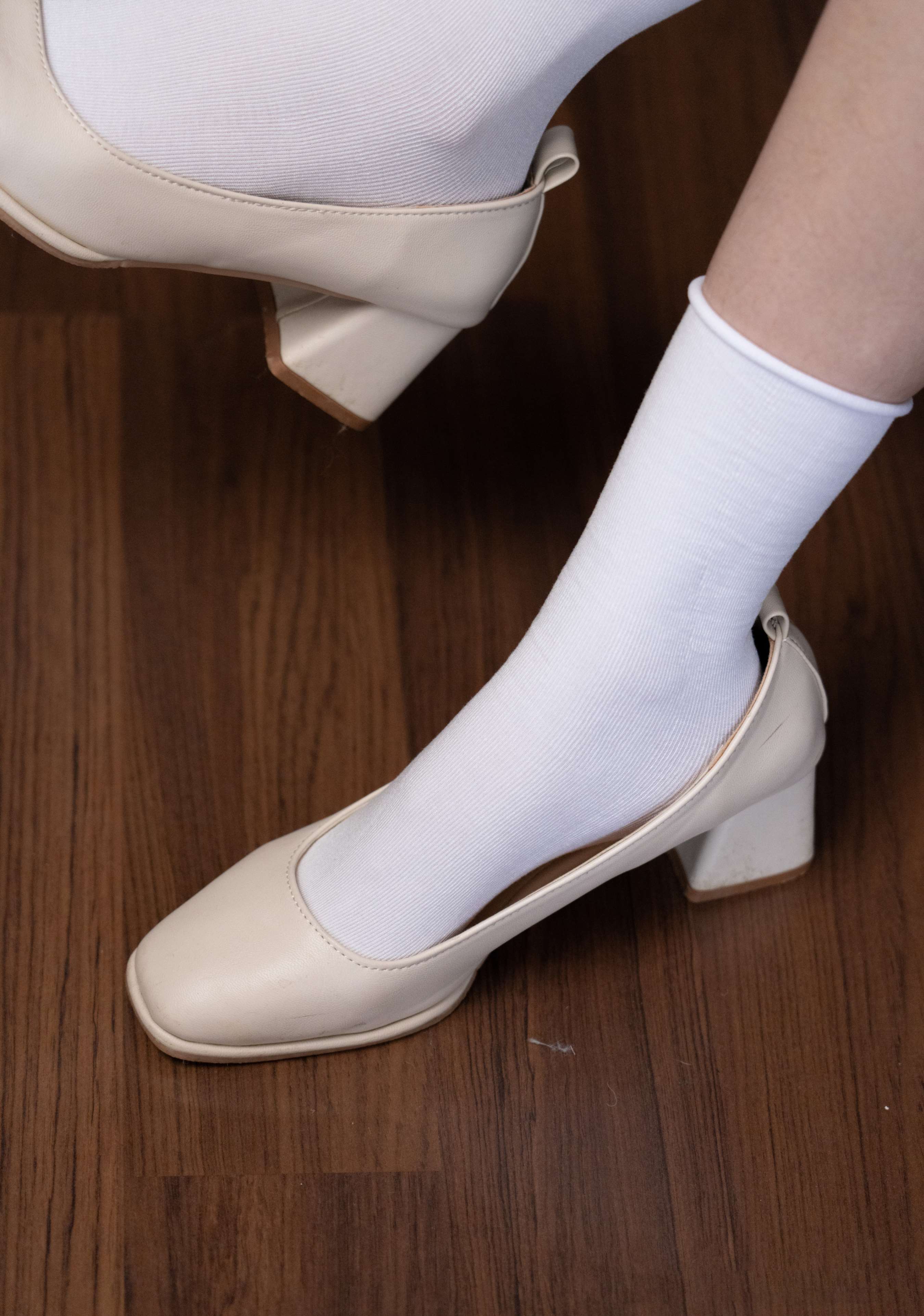 《肉肉-脱白棉袜秀裸足》作品图