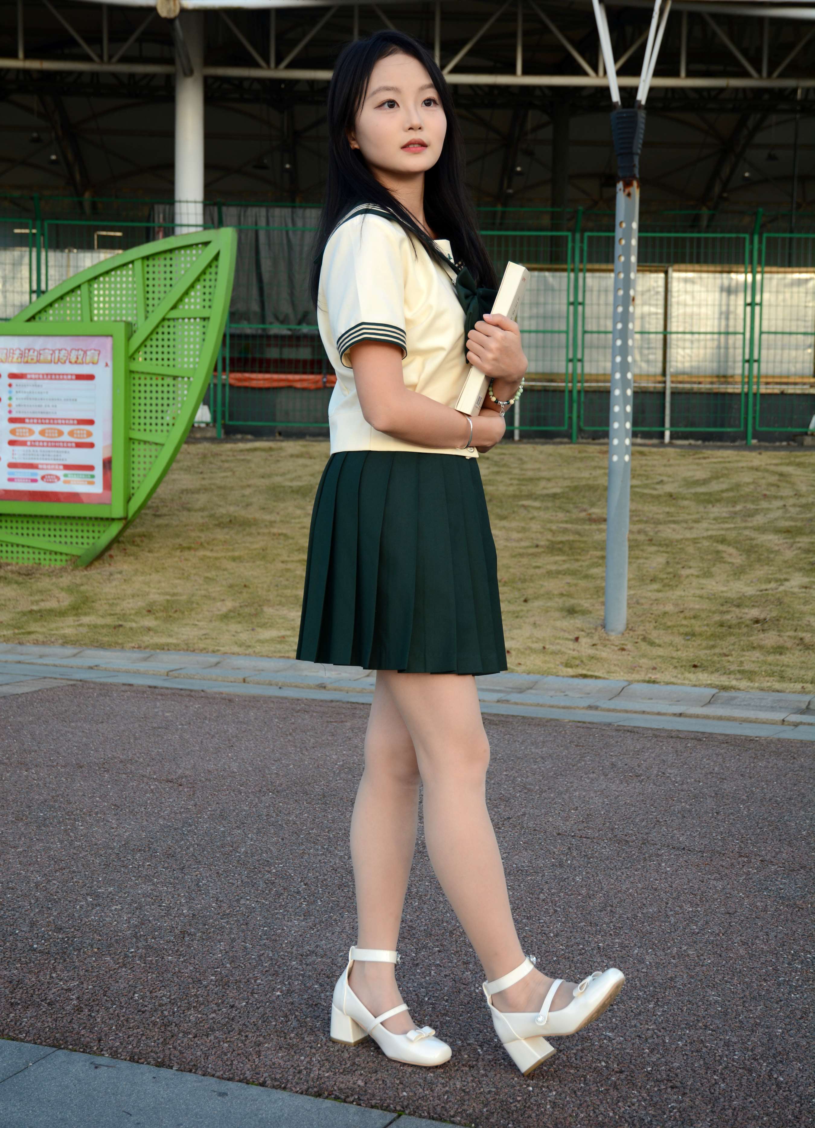 《双双 沙滩JK制服の丝足》作品图