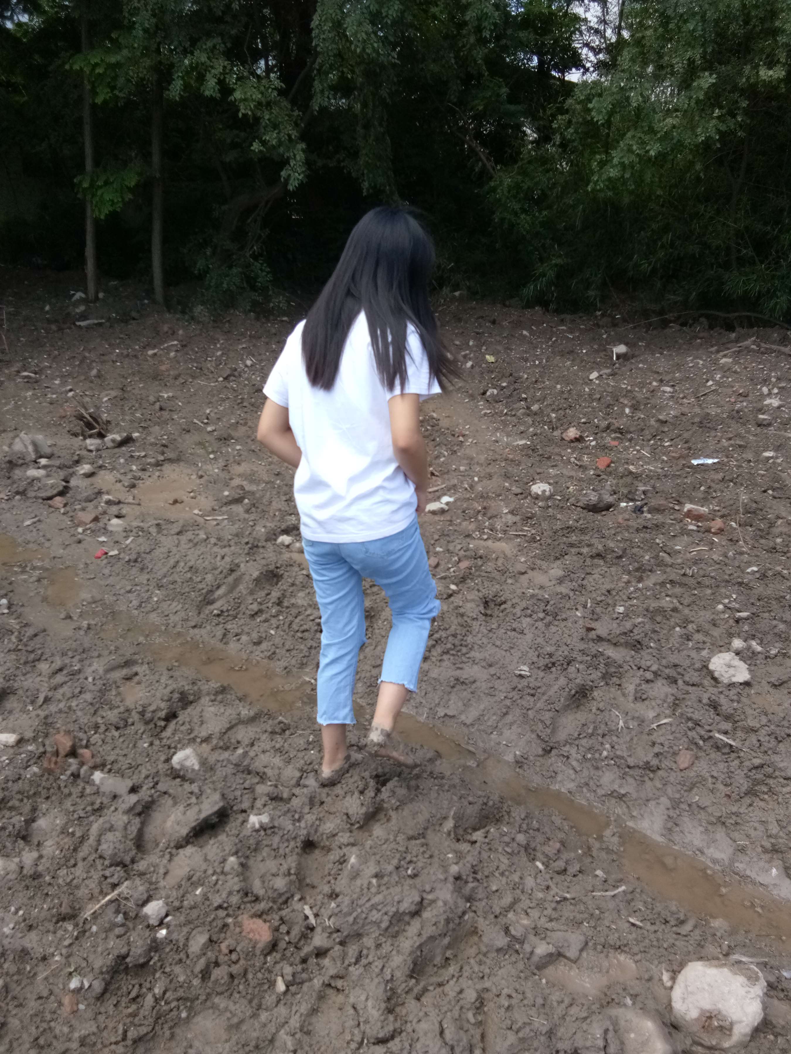 《踩泥高中生【套图+视频3个】》作品图