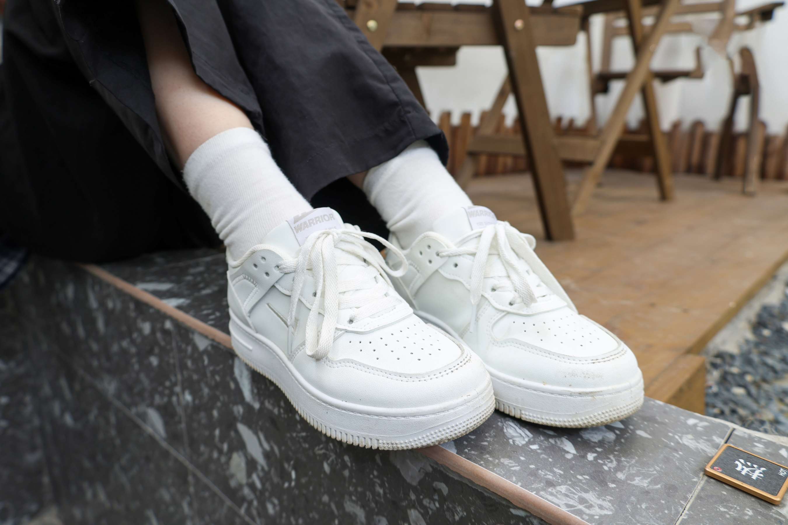 《温池边展嫩足》作品图