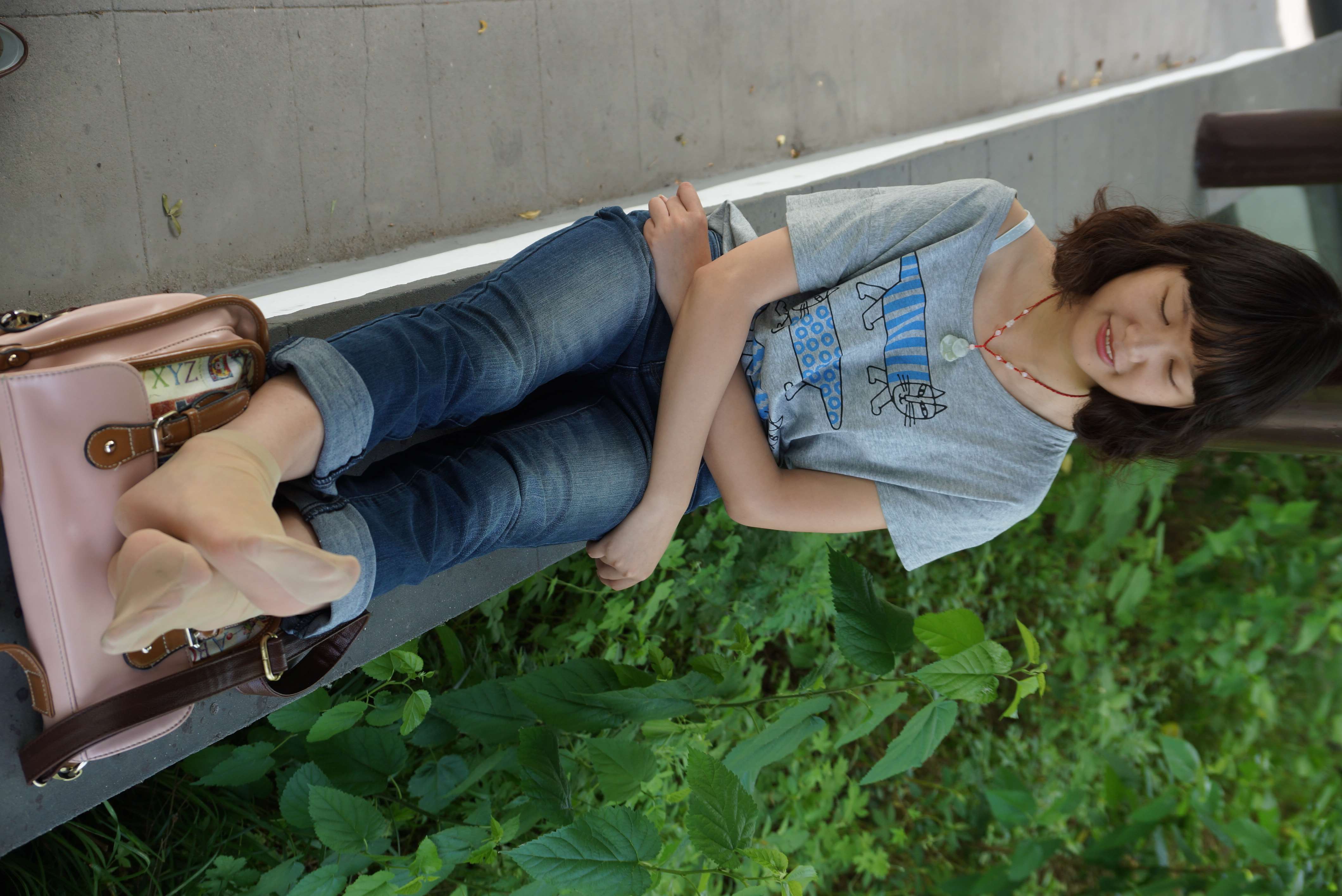 《大一妹子课程较少，被劝来拍摄》作品图