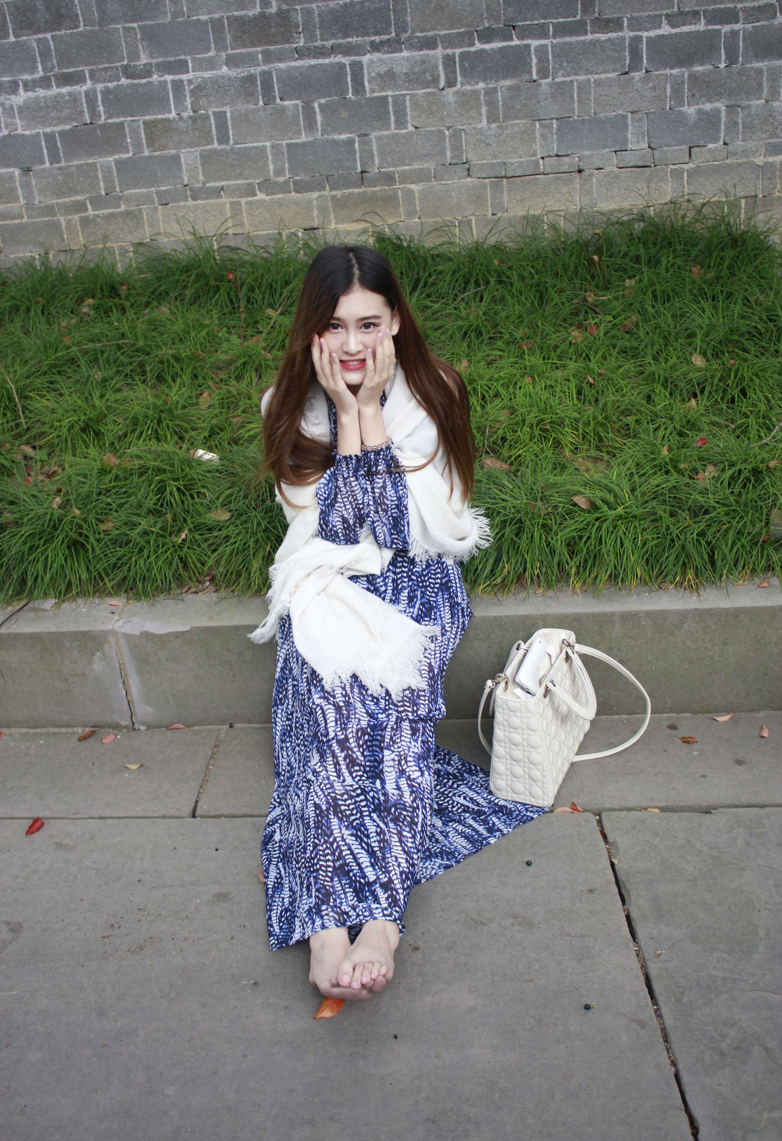 《花裙の嫩足》作品图