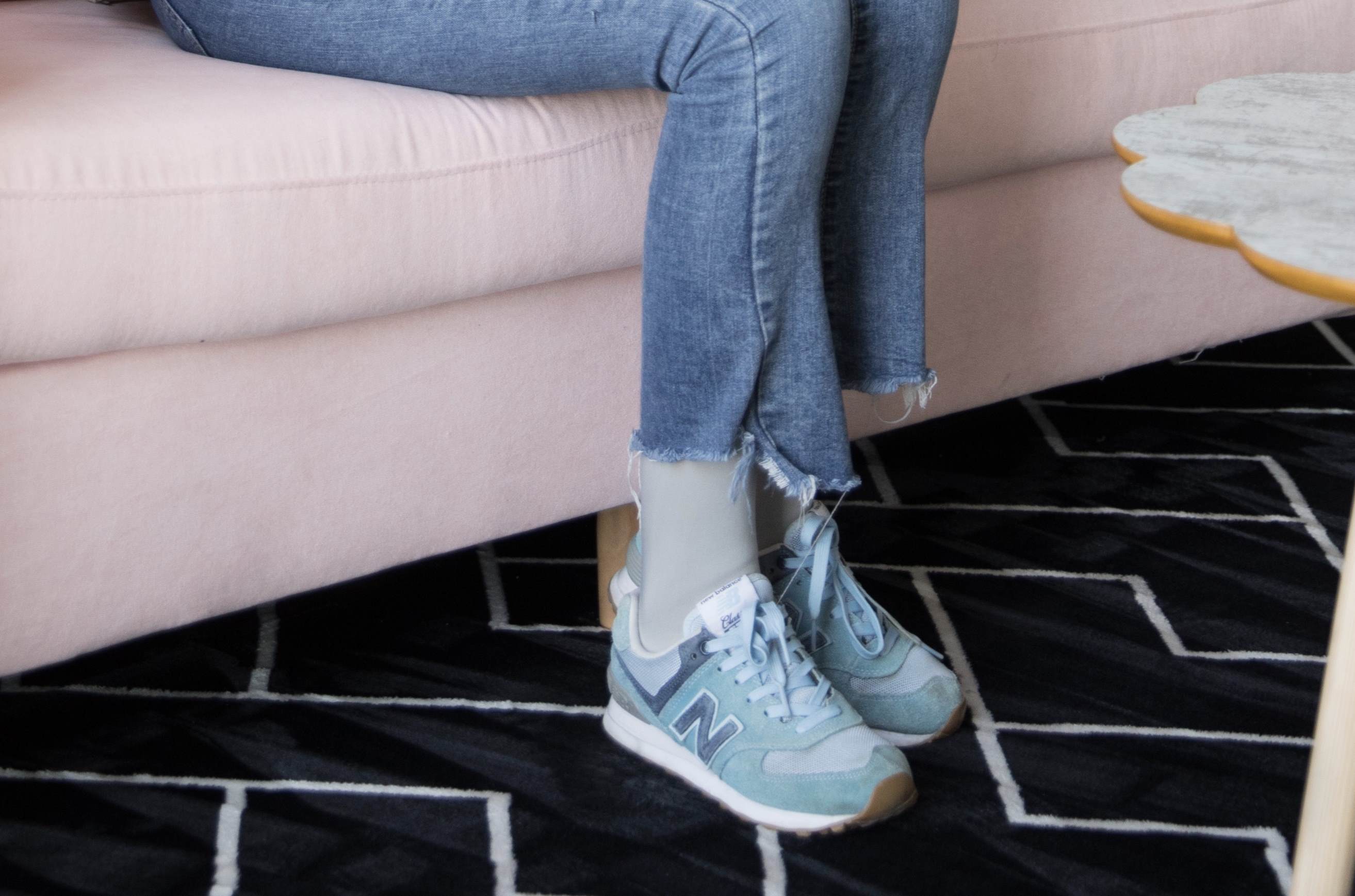 《新百伦の棉袜脚丫+【视频3个网盘下载】》作品图