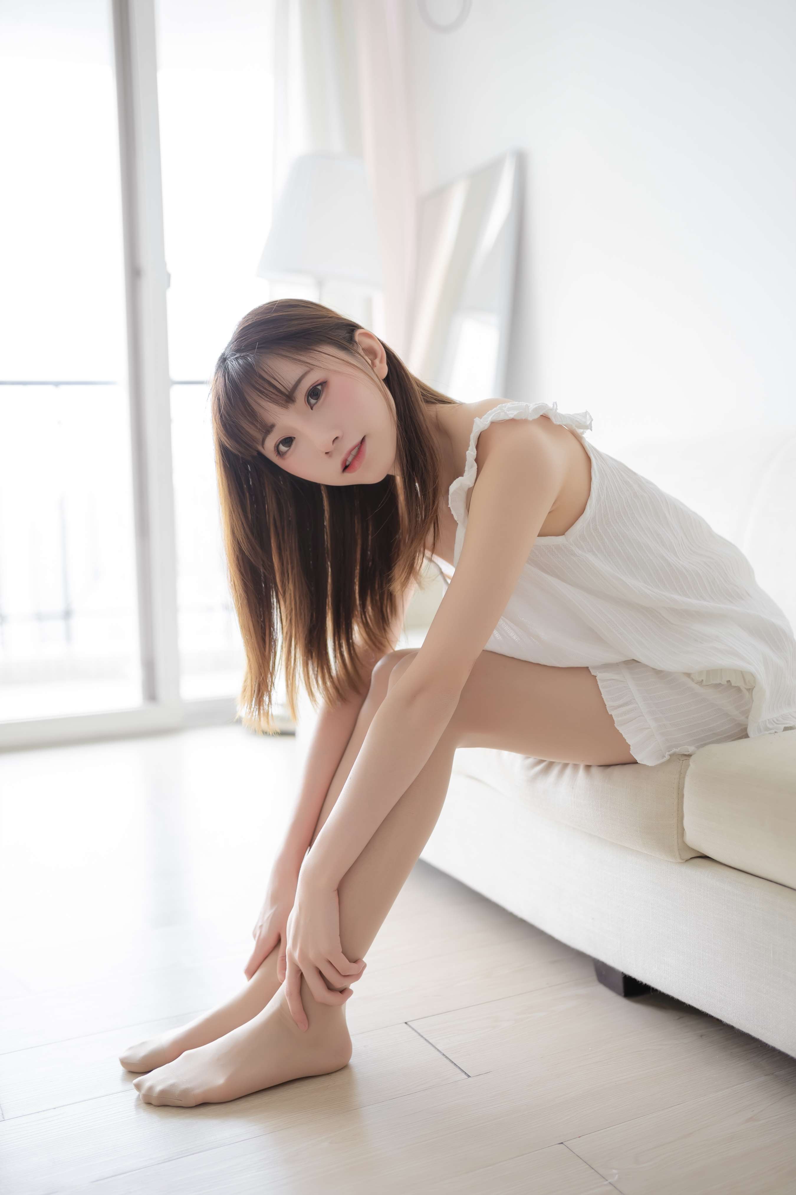 《少女睡衣の丝足》作品图