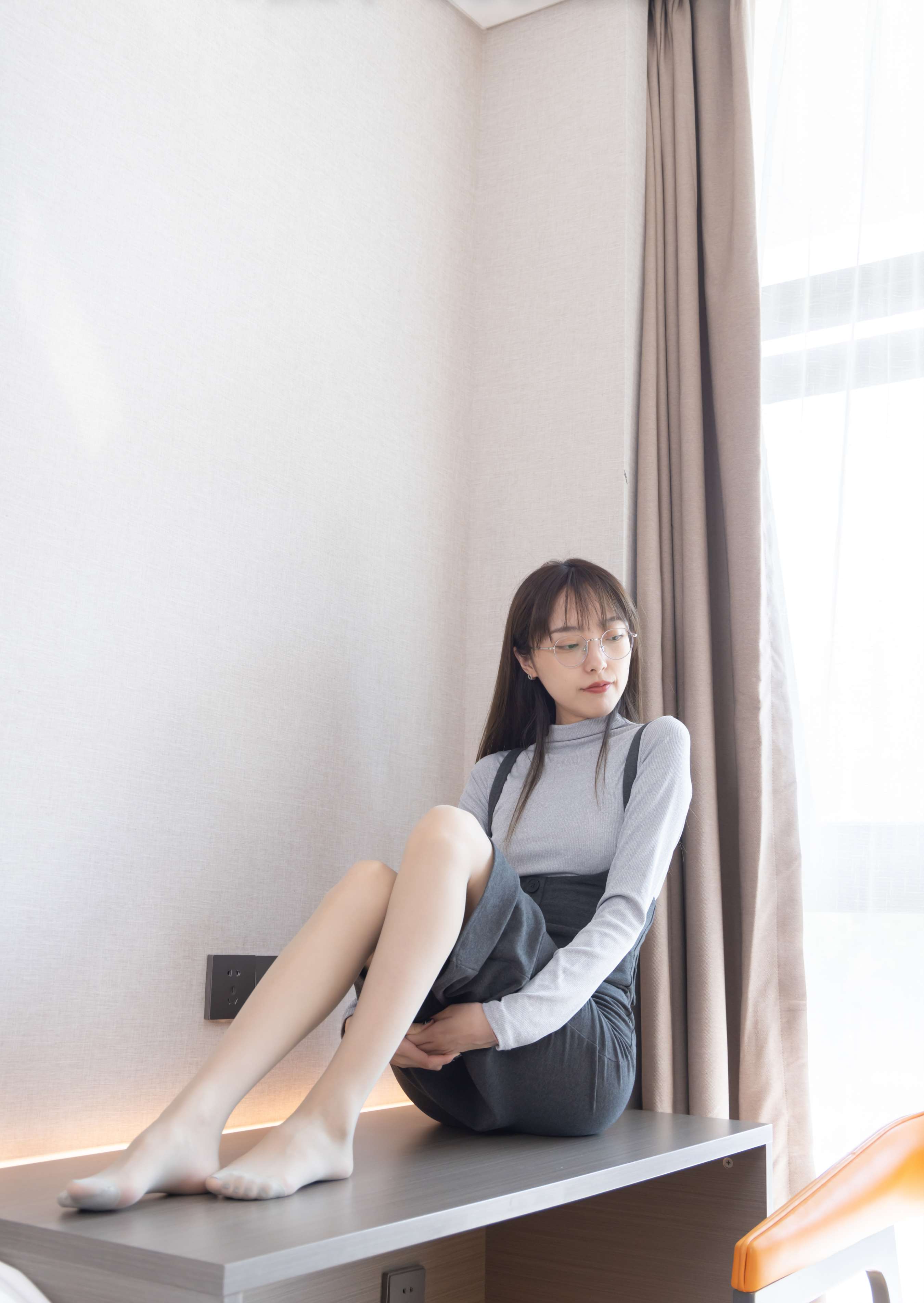 《稚予 丝足の裸足踩奶油蛋糕》作品图