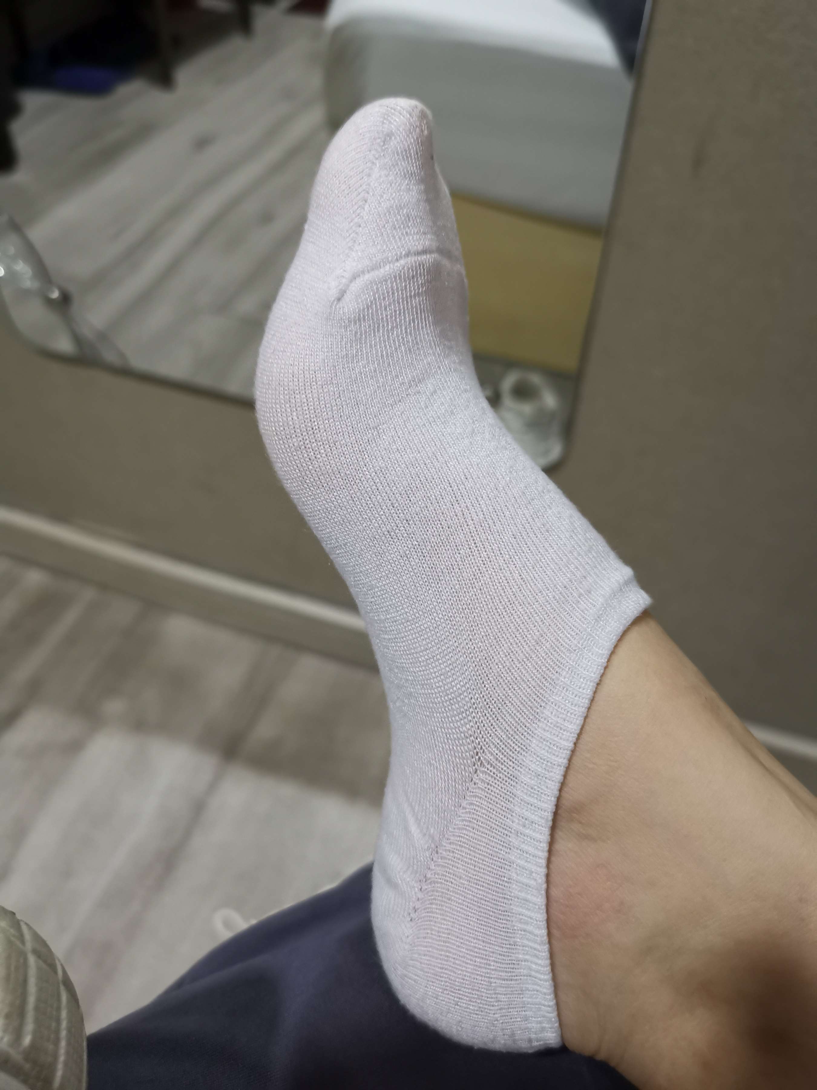 《杨杨运动鞋の船袜脚丫》作品图