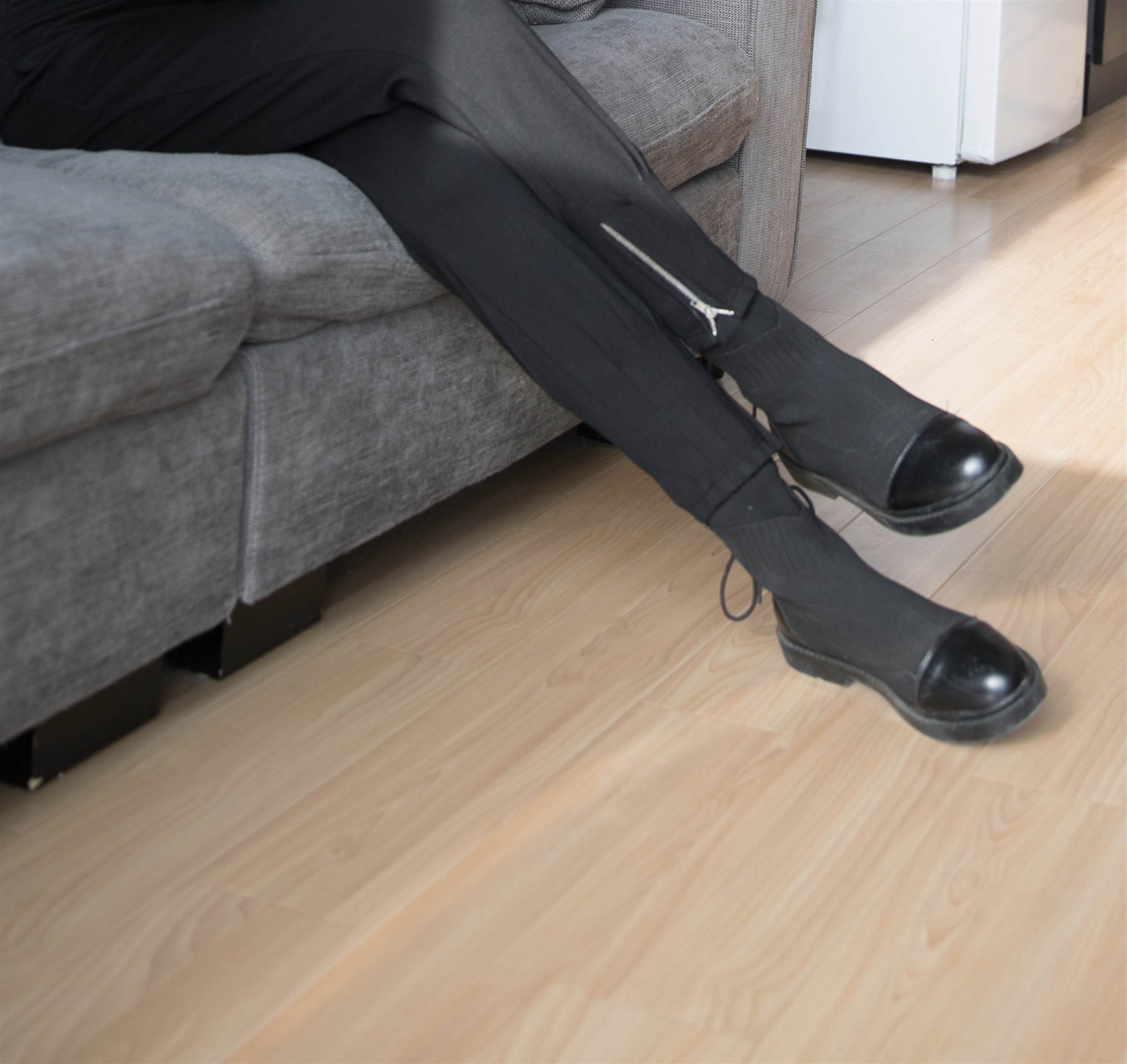 《马丁鞋の黑棉袜脚+花絮1个网盘下载》作品图