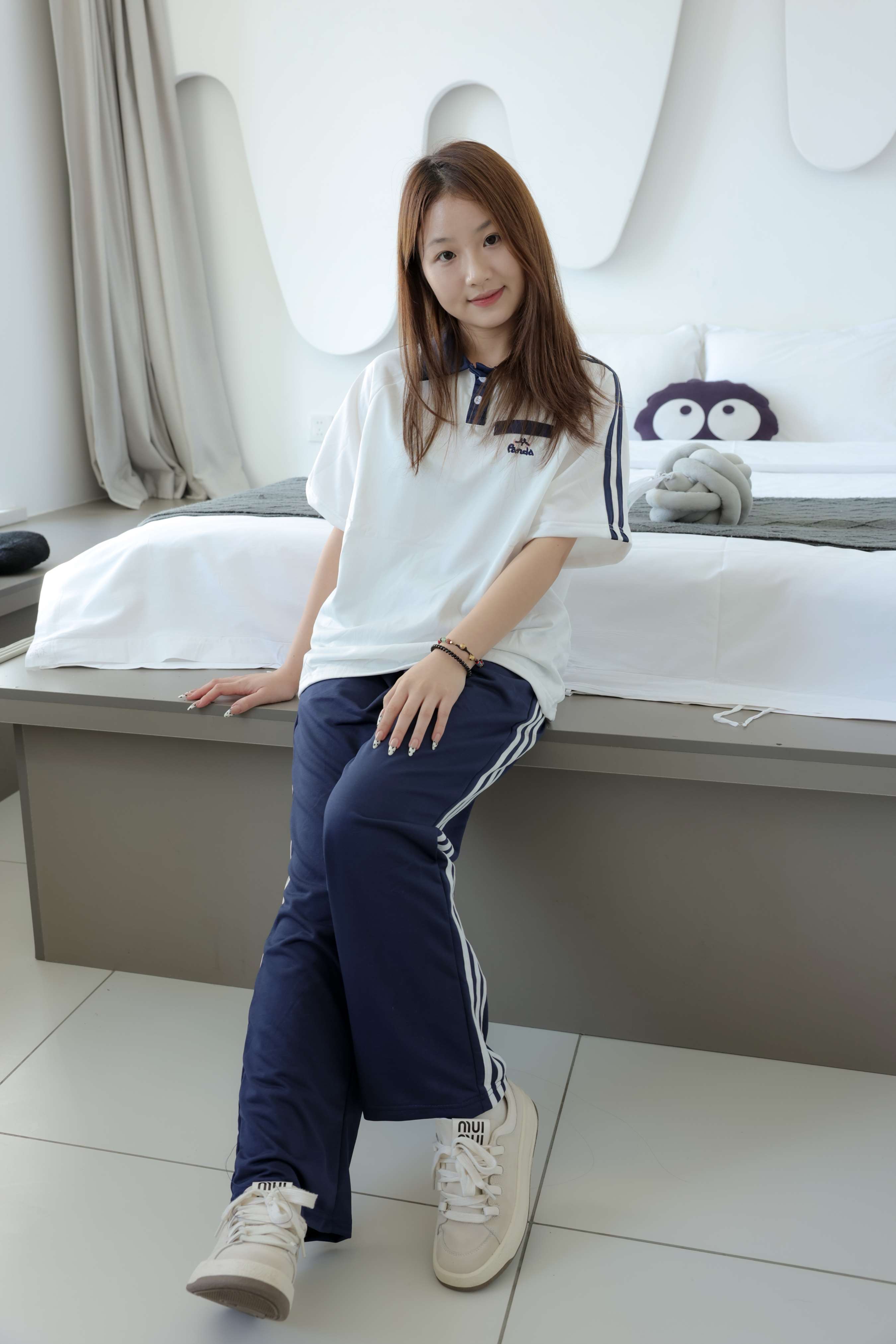 《涵涵校服の嫩足》作品图