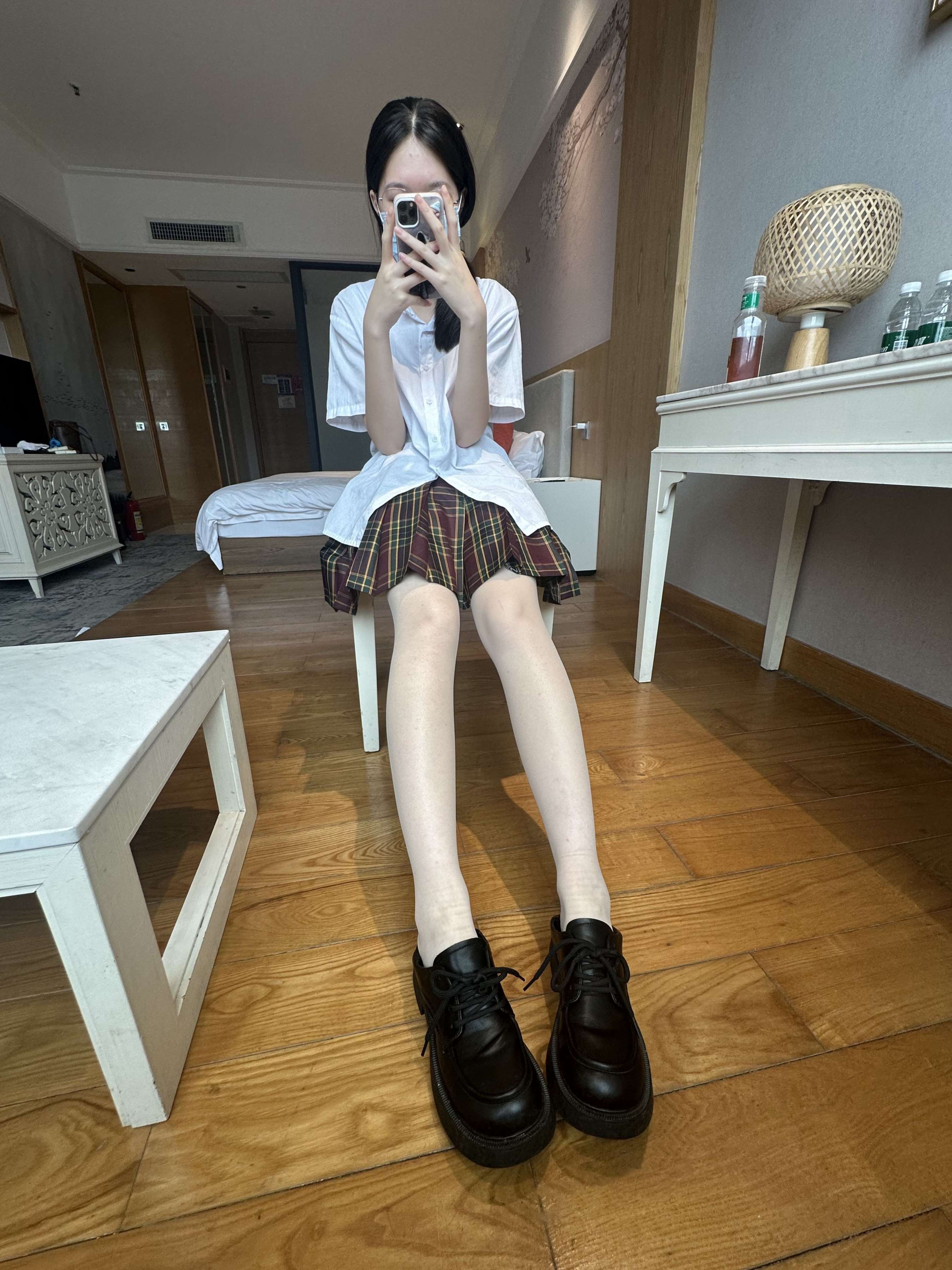 《中职小妹37.5码的嫩足》作品图