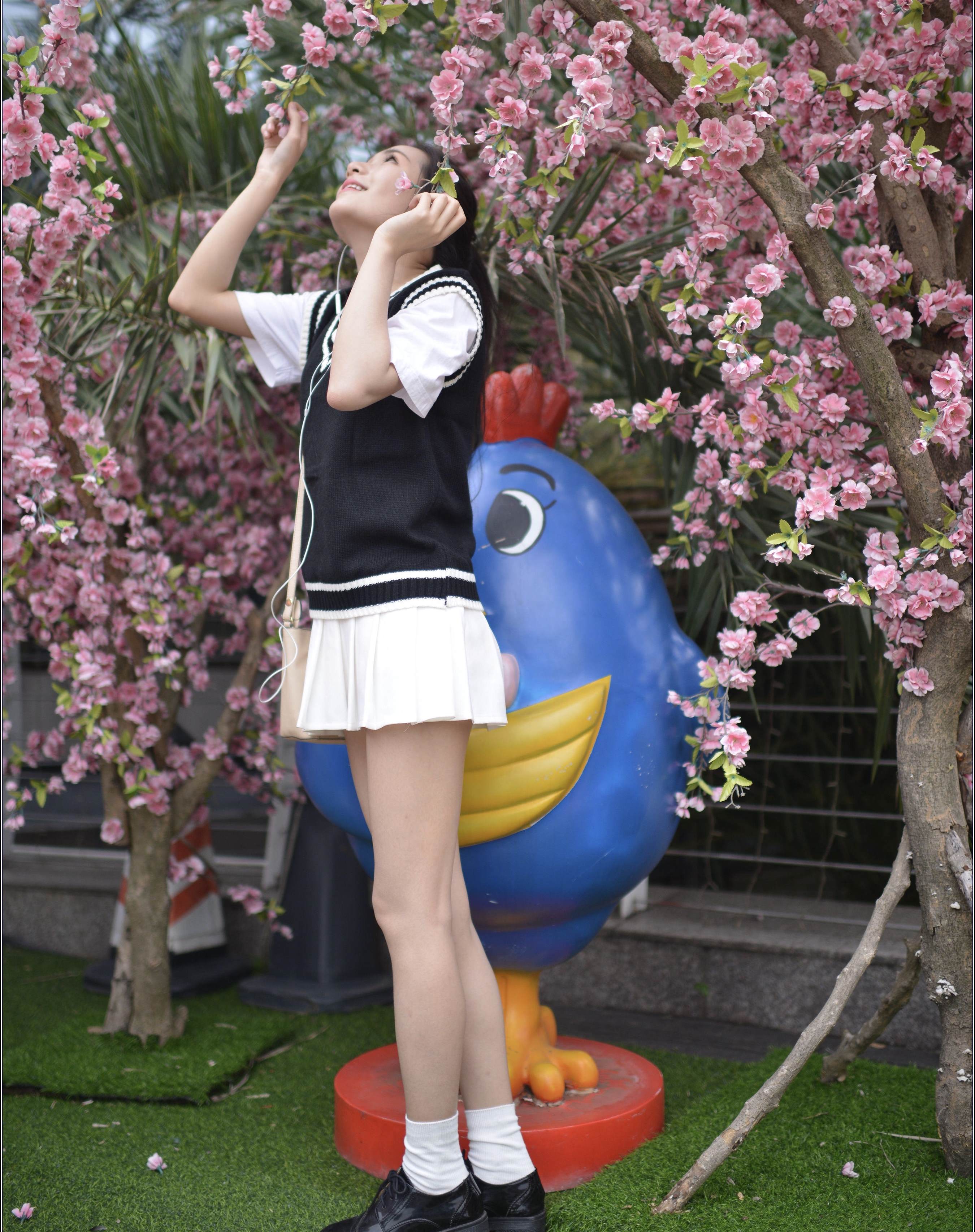 《皮鞋の棉套丝脚丫》作品图