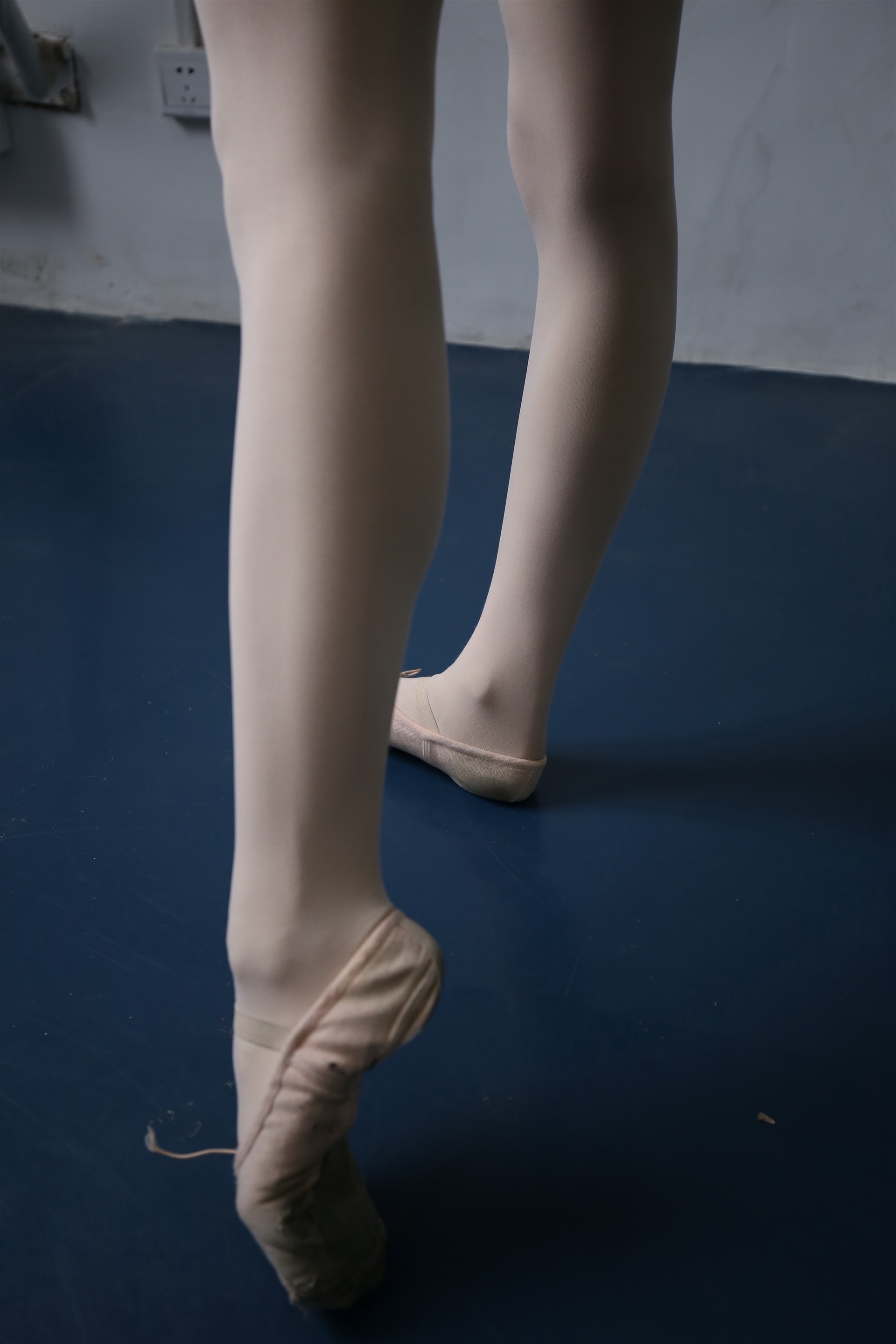 《舞蹈少女练舞+视频一部》作品图