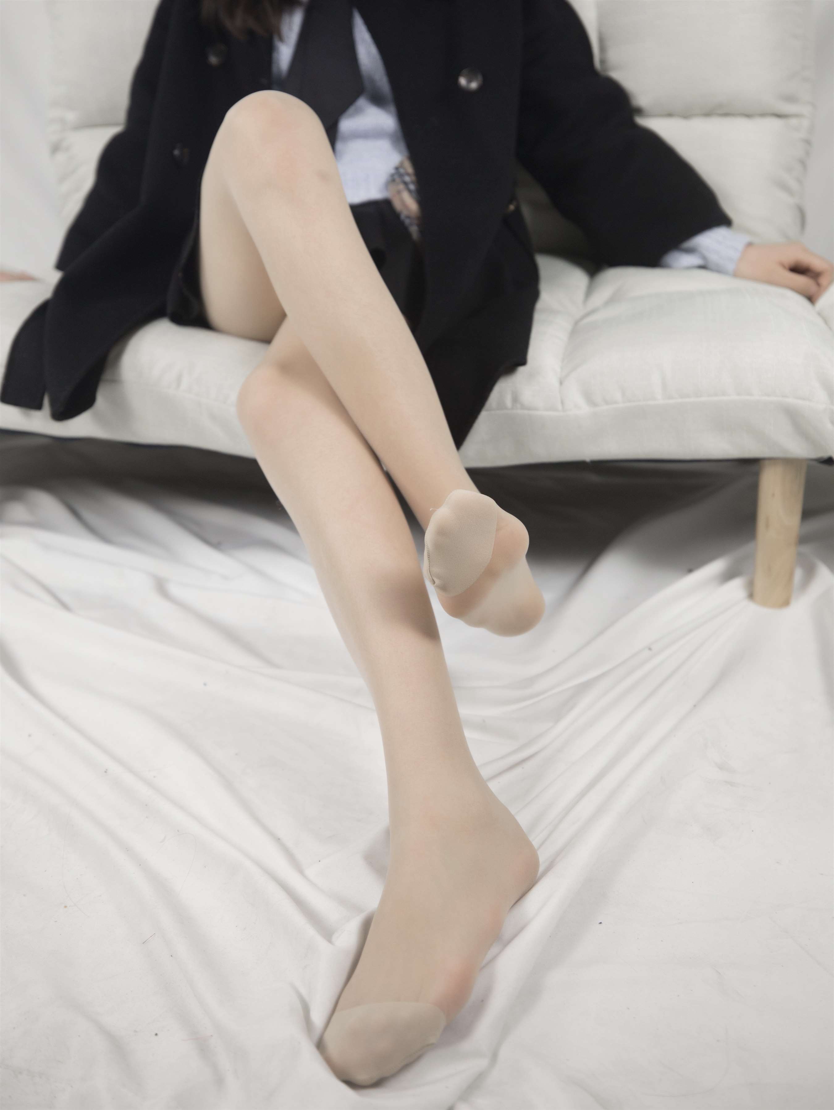 《高冷范的长靴の肉丝脚丫+视频1个》作品图