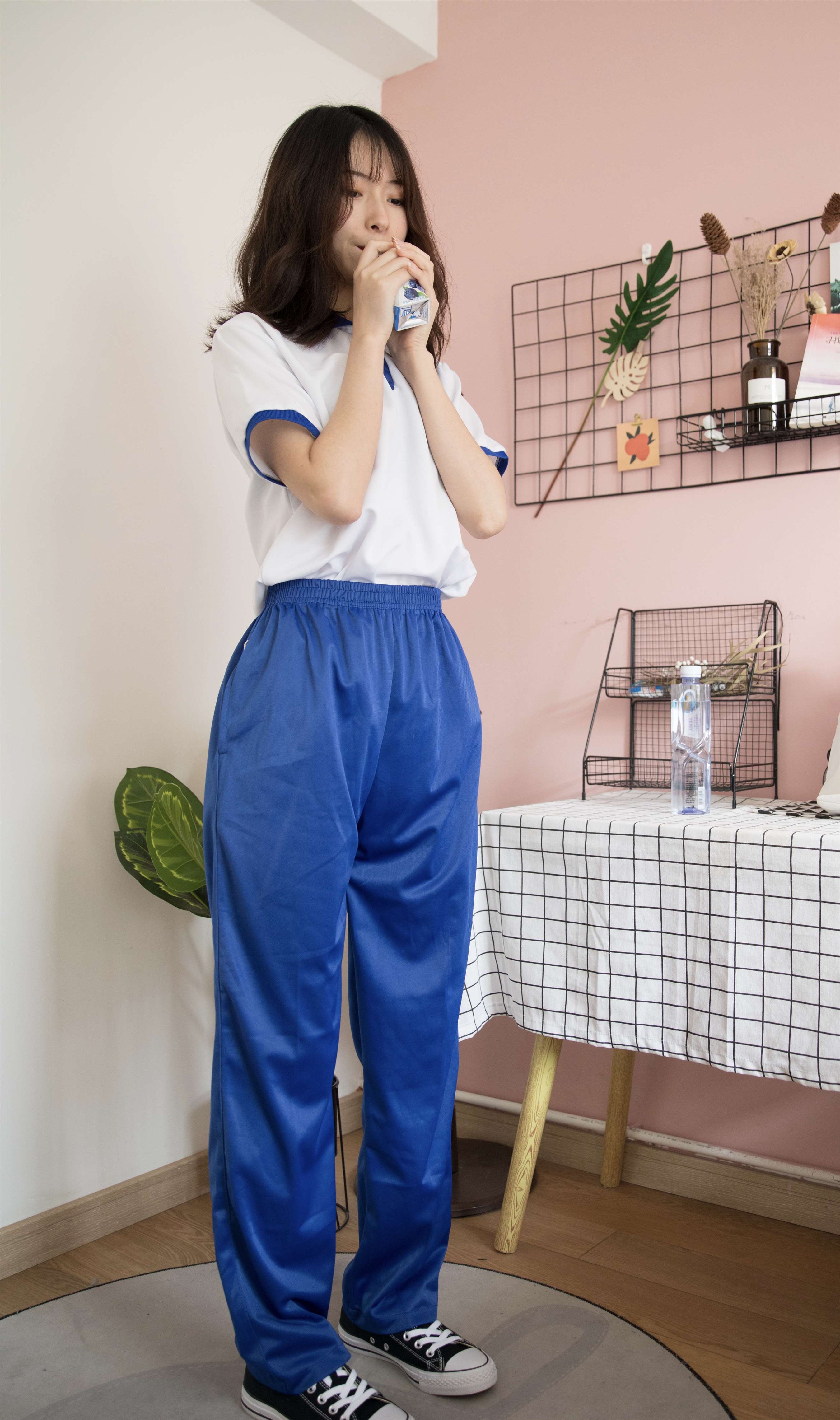 《校服女孩的帆布鞋の船袜脚【套图+视频】》作品图