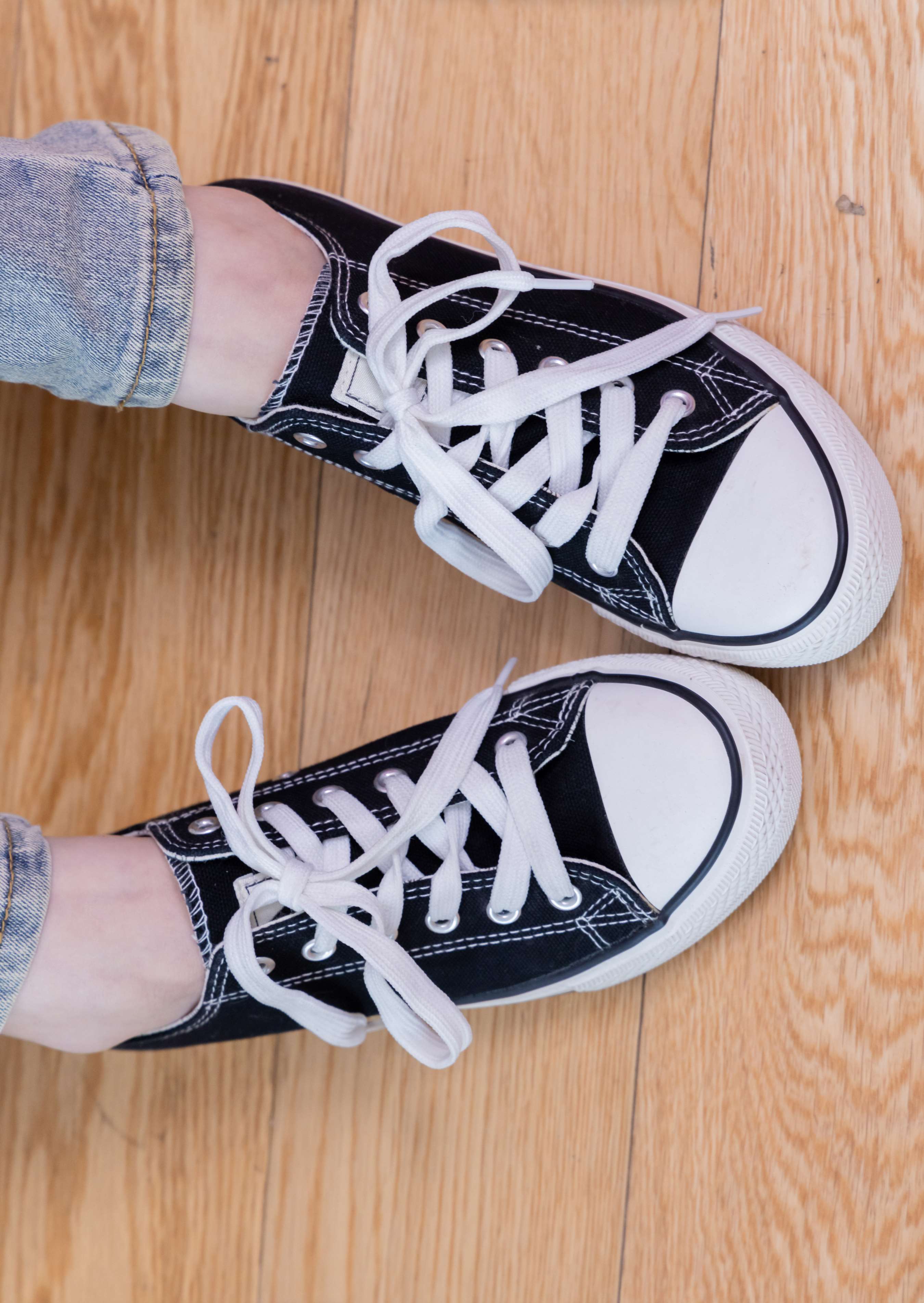 《甜甜圈-牛仔裤の嫩足》作品图