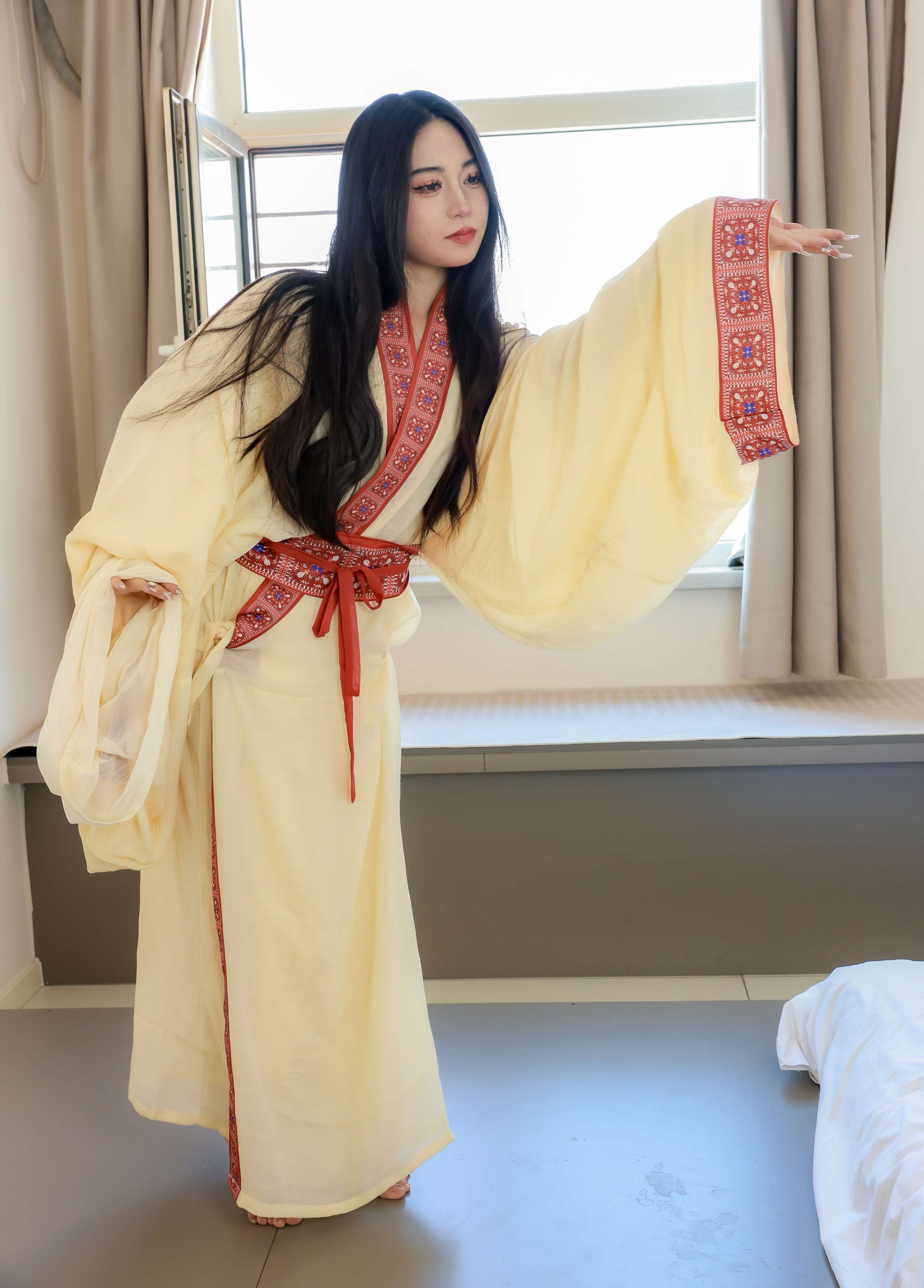 《雨薇汉服の肉丝、赤足》作品图