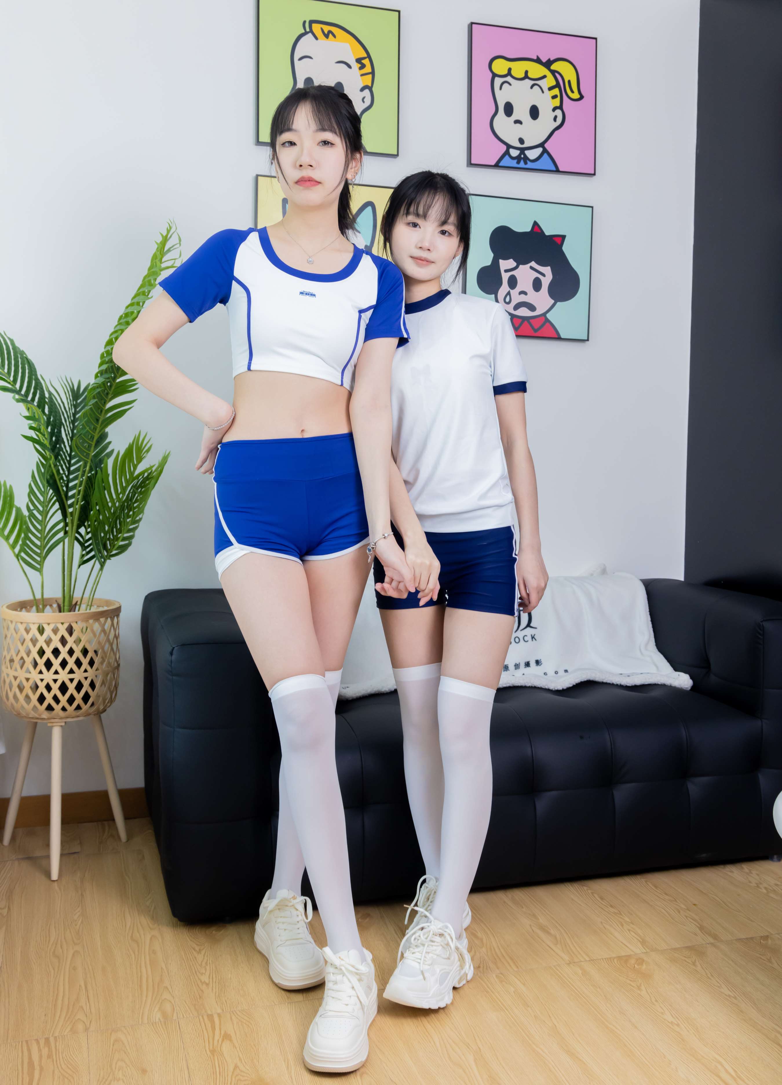 《小甜豆甜甜圈-丝袜和裸足踩奶油蛋糕》作品图