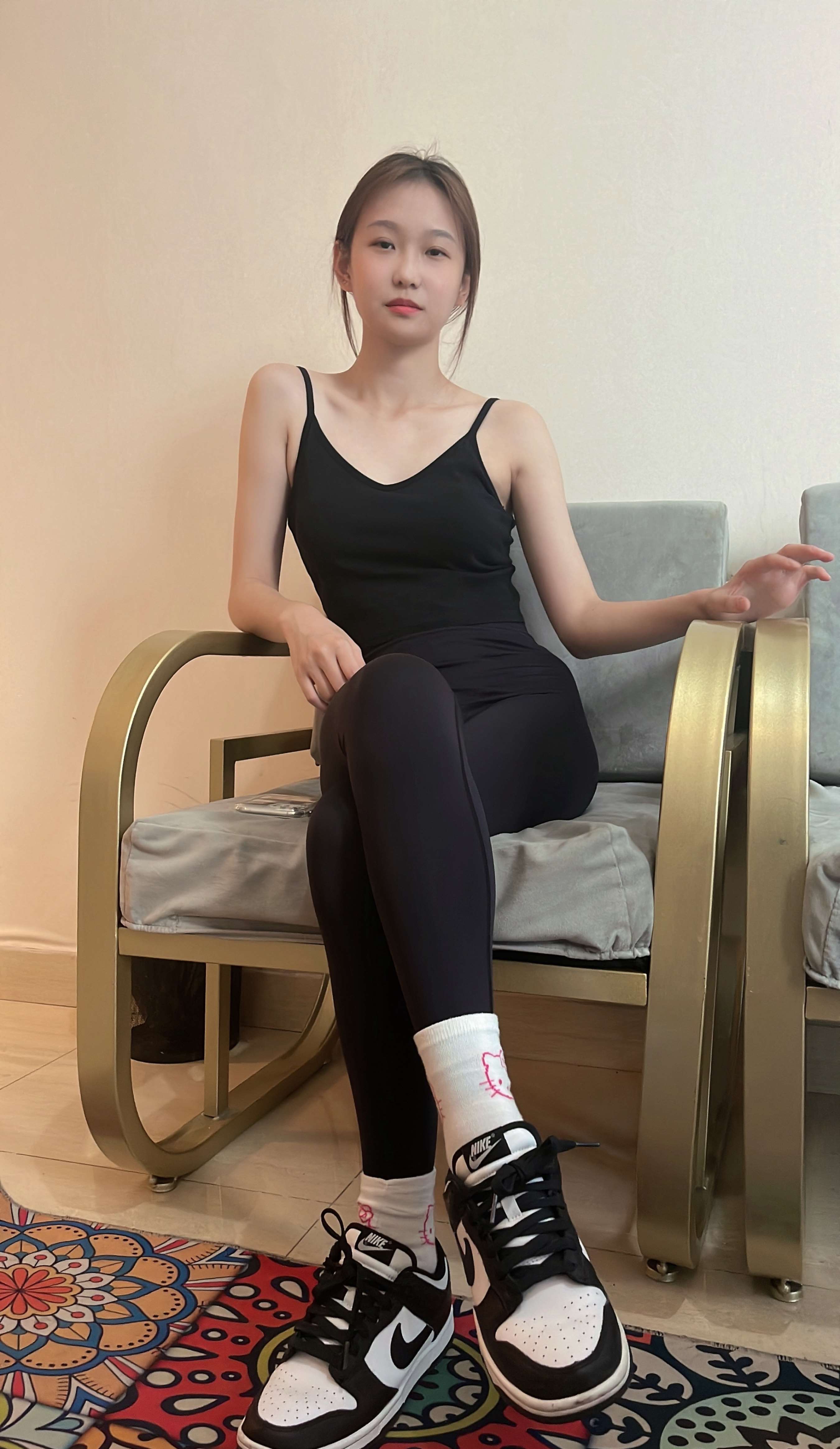 《酒店瑜伽妹子》作品图