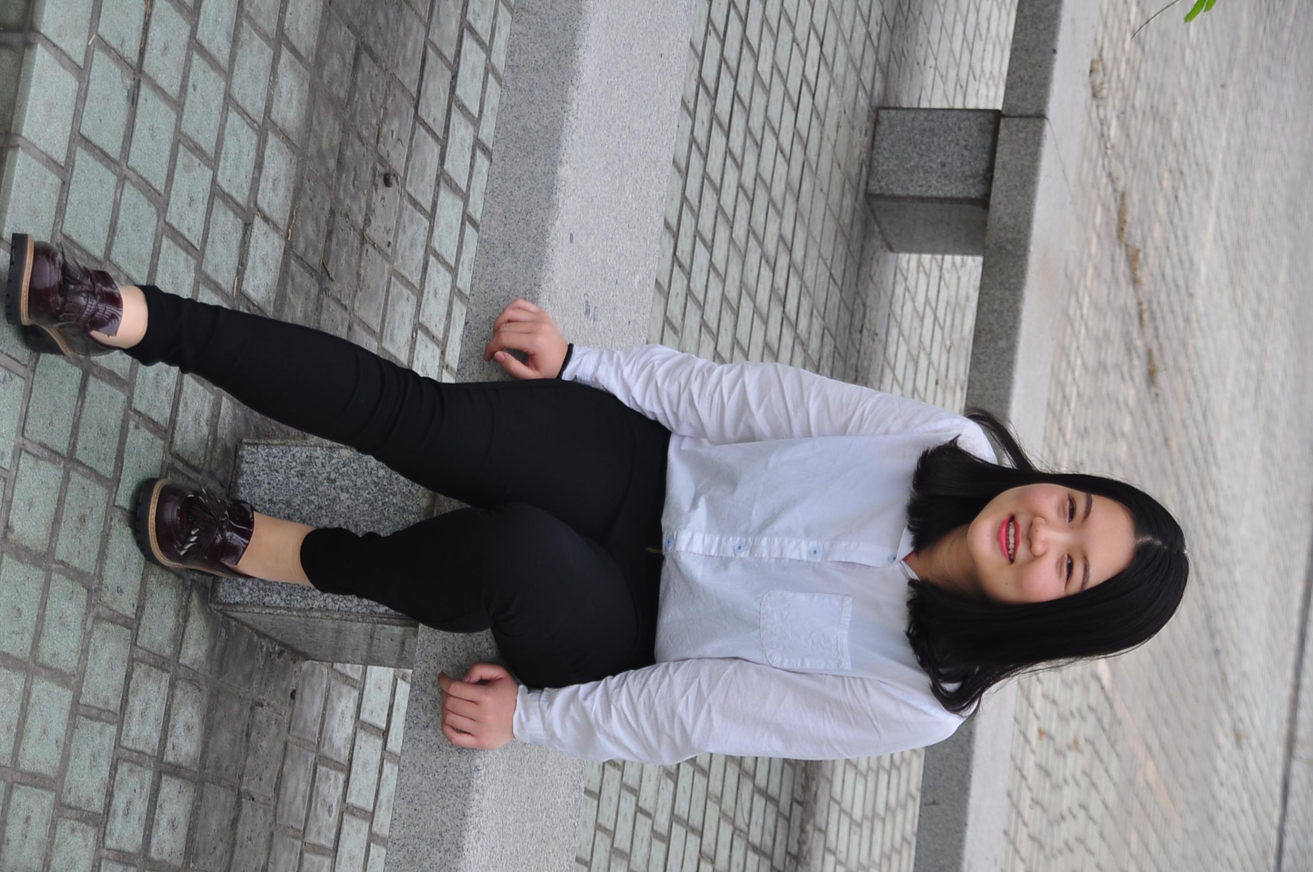 《校园甜美型师妹展短丝》作品图