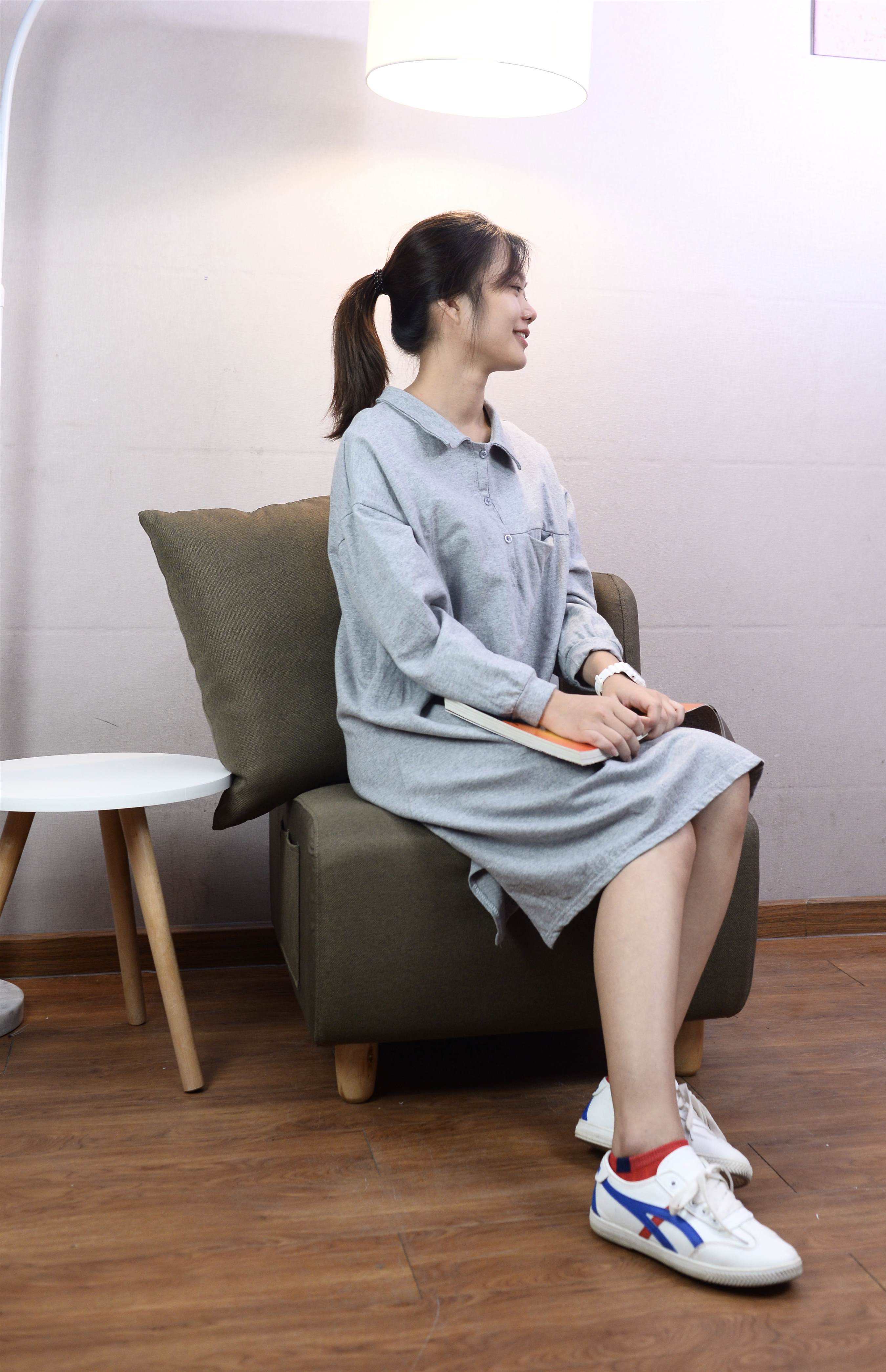 《板鞋の棉袜脚带脱袜图》作品图