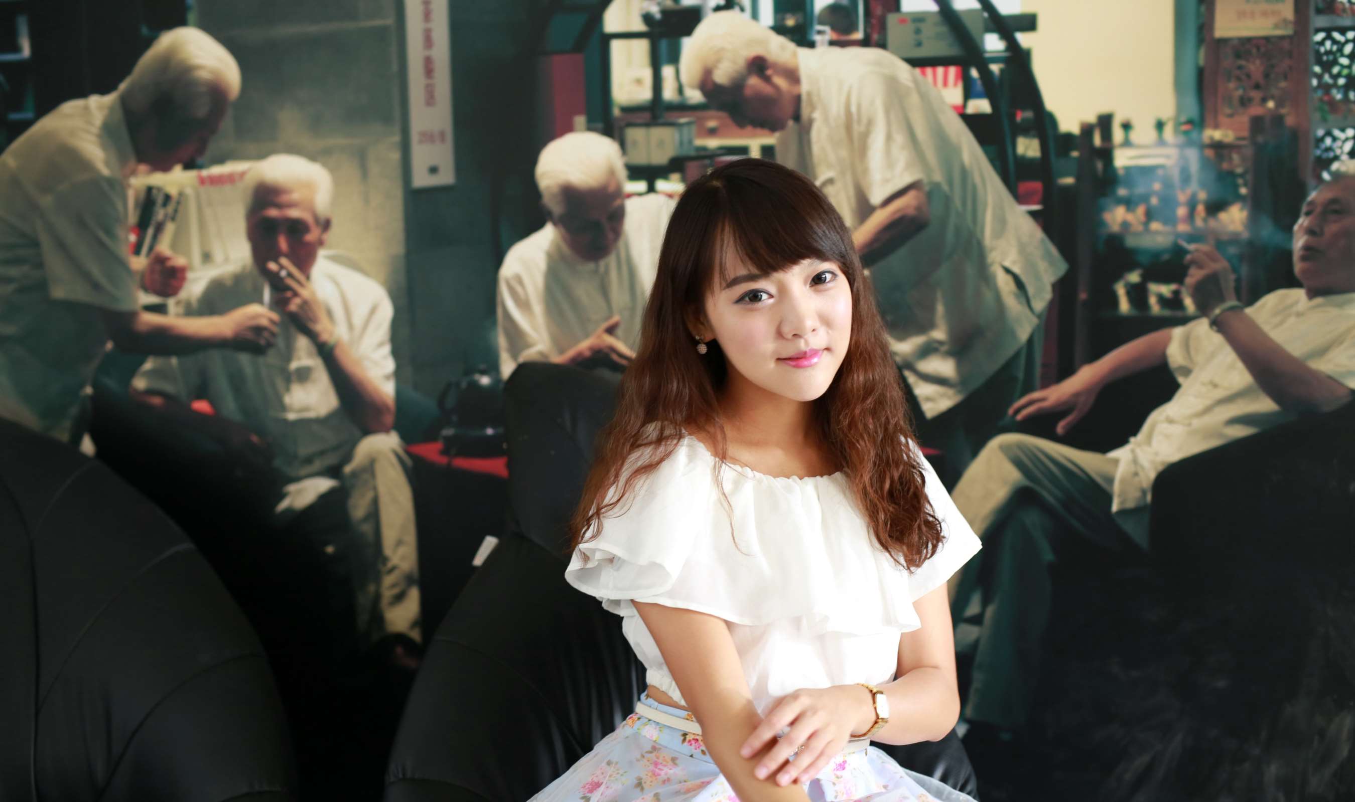 《少女纱裙の光脚丫》作品图