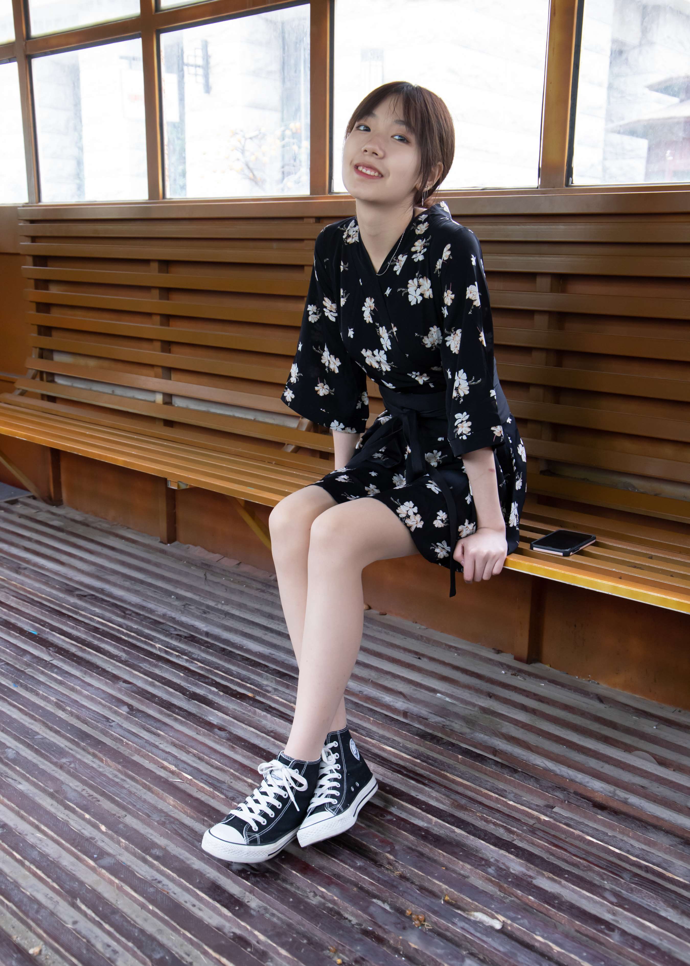 《学妹黑裙高帮帆布鞋の棉袜脚》作品图