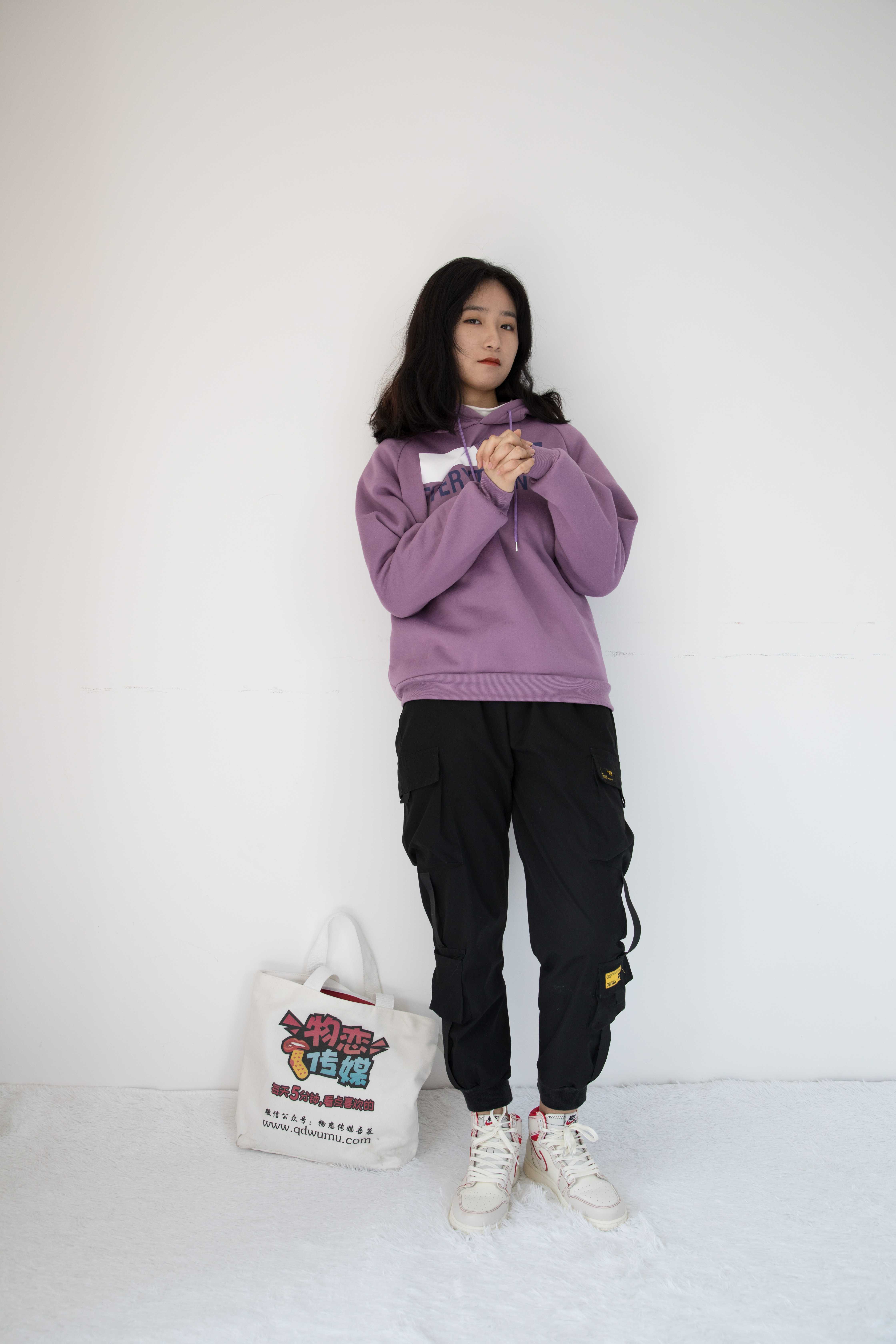 《学生妹棉袜の裸足+视频一部》作品图