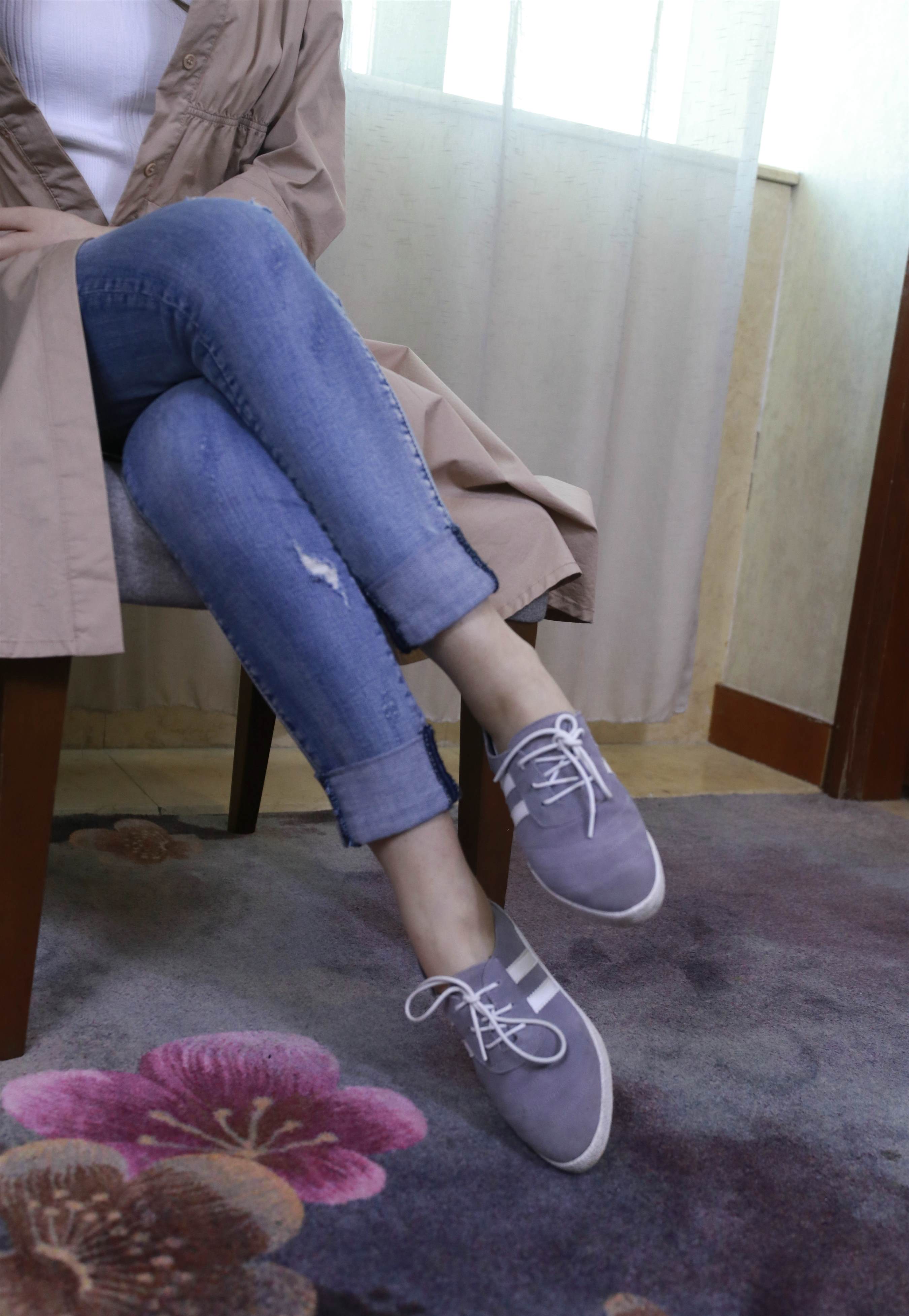 《牛仔の白棉袜脚》作品图