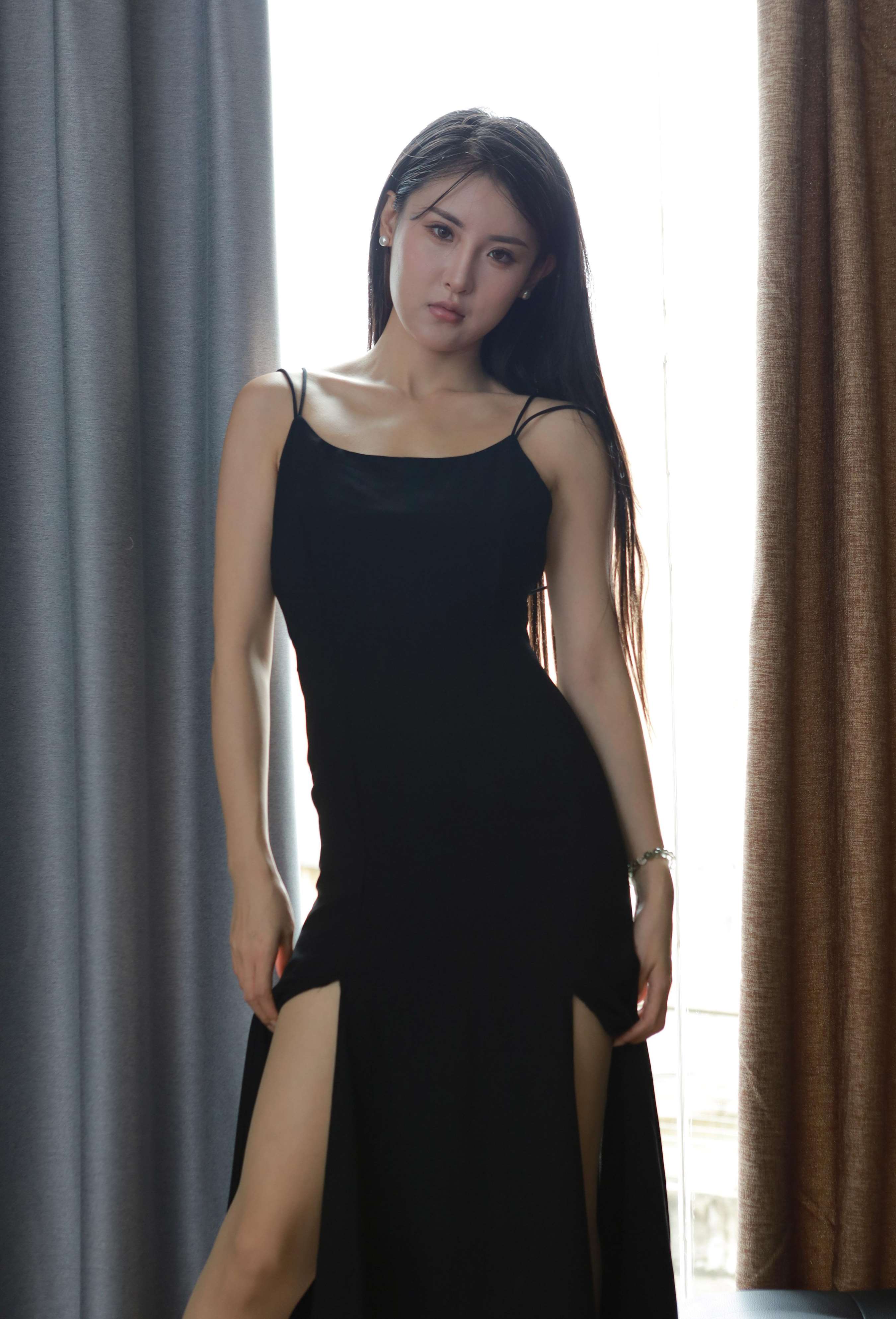 《婉萍-黑色礼裙》作品图