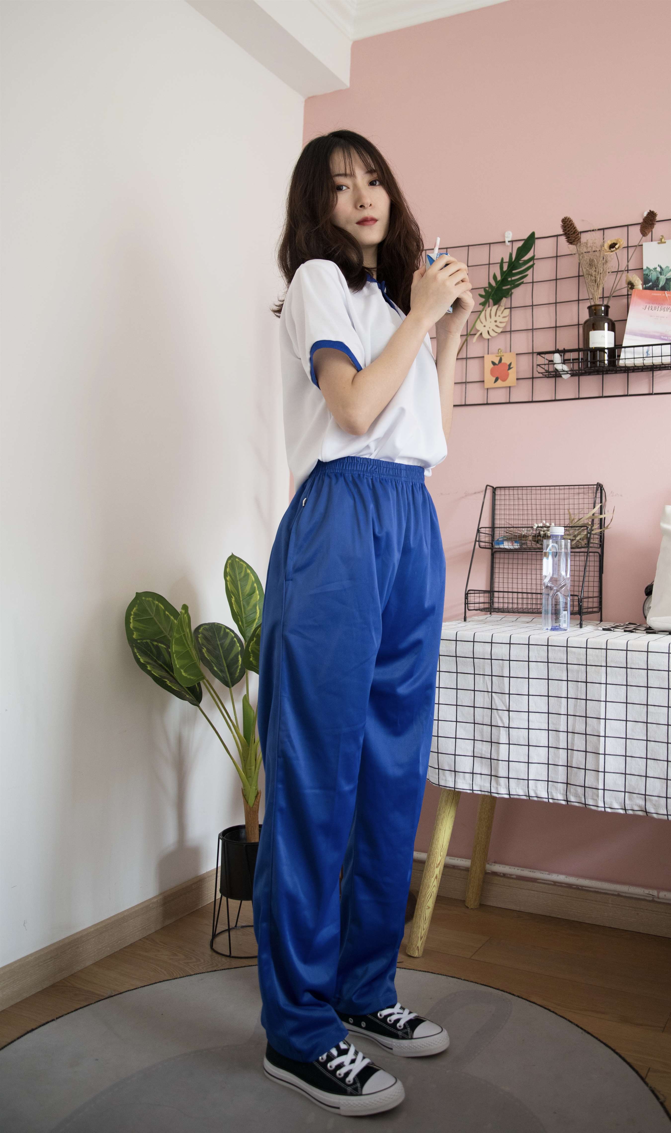 《校服女孩的帆布鞋の船袜脚【套图+视频】》作品图