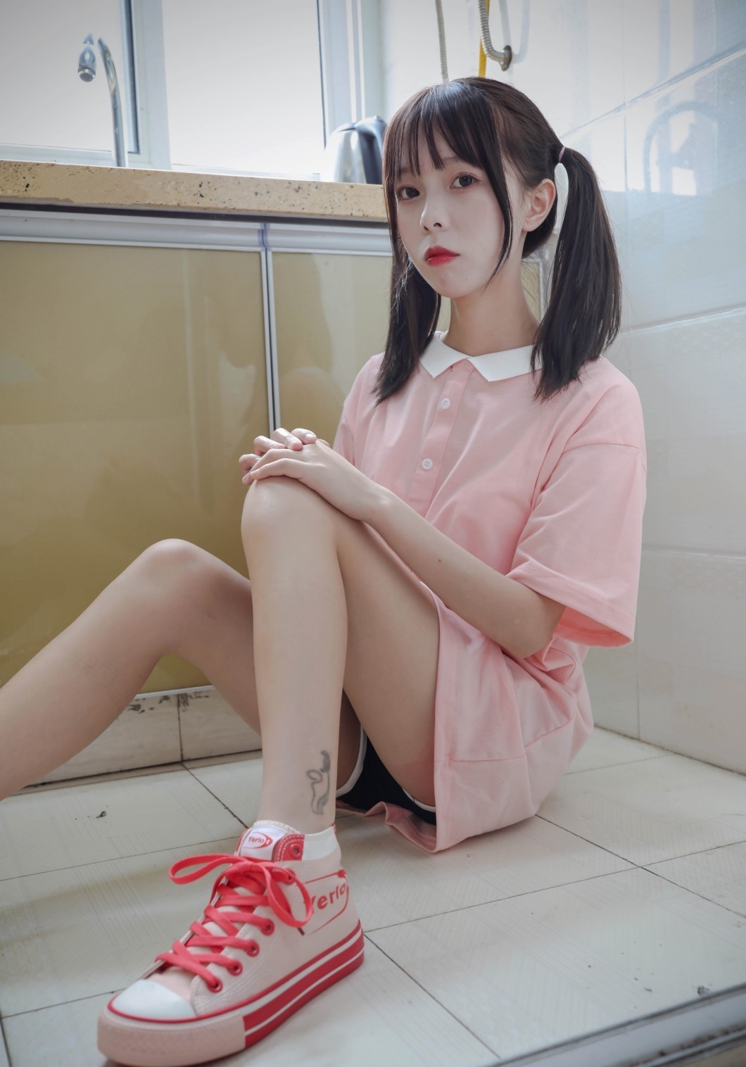 《嫩足玩酸奶》作品图