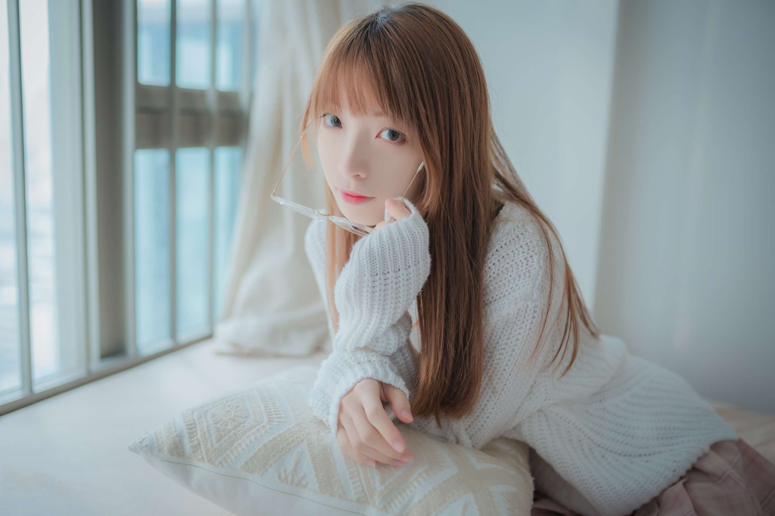 《少女毛衣の白丝足》作品图