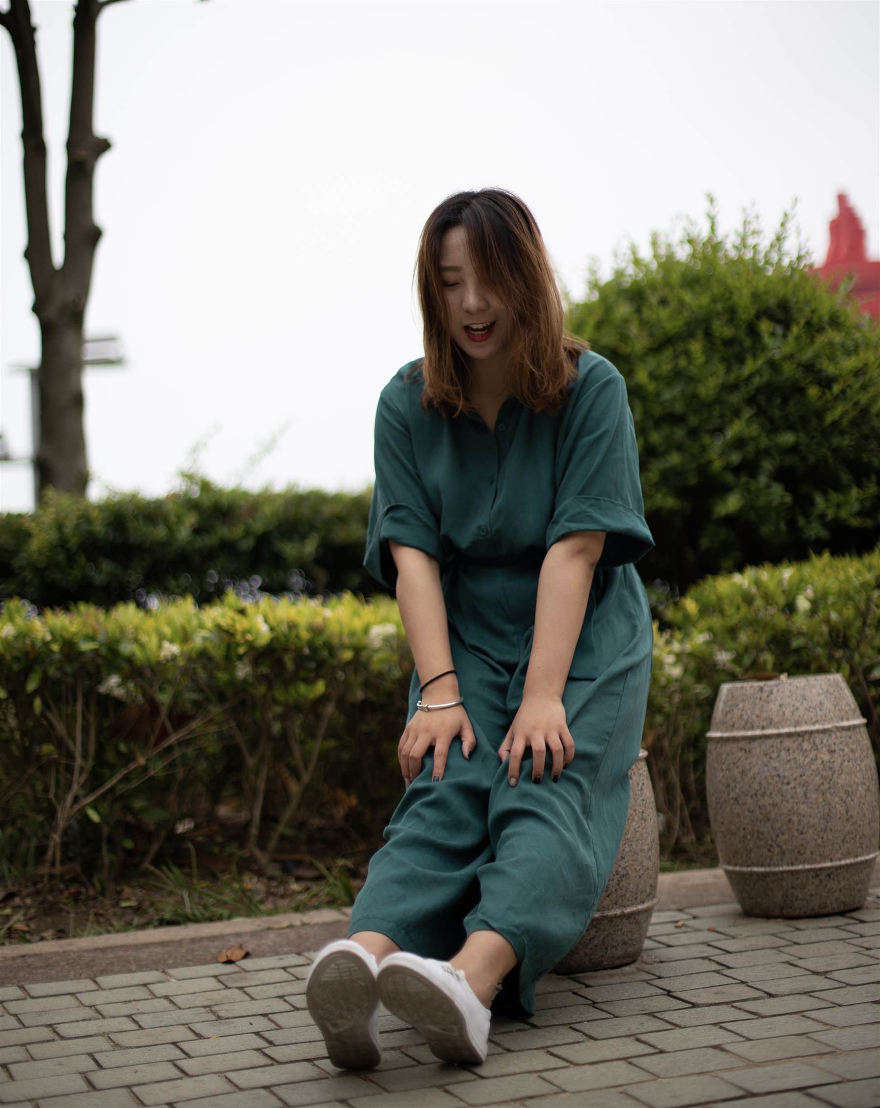 《小姐姐绿衣板鞋船袜脚丫》作品图