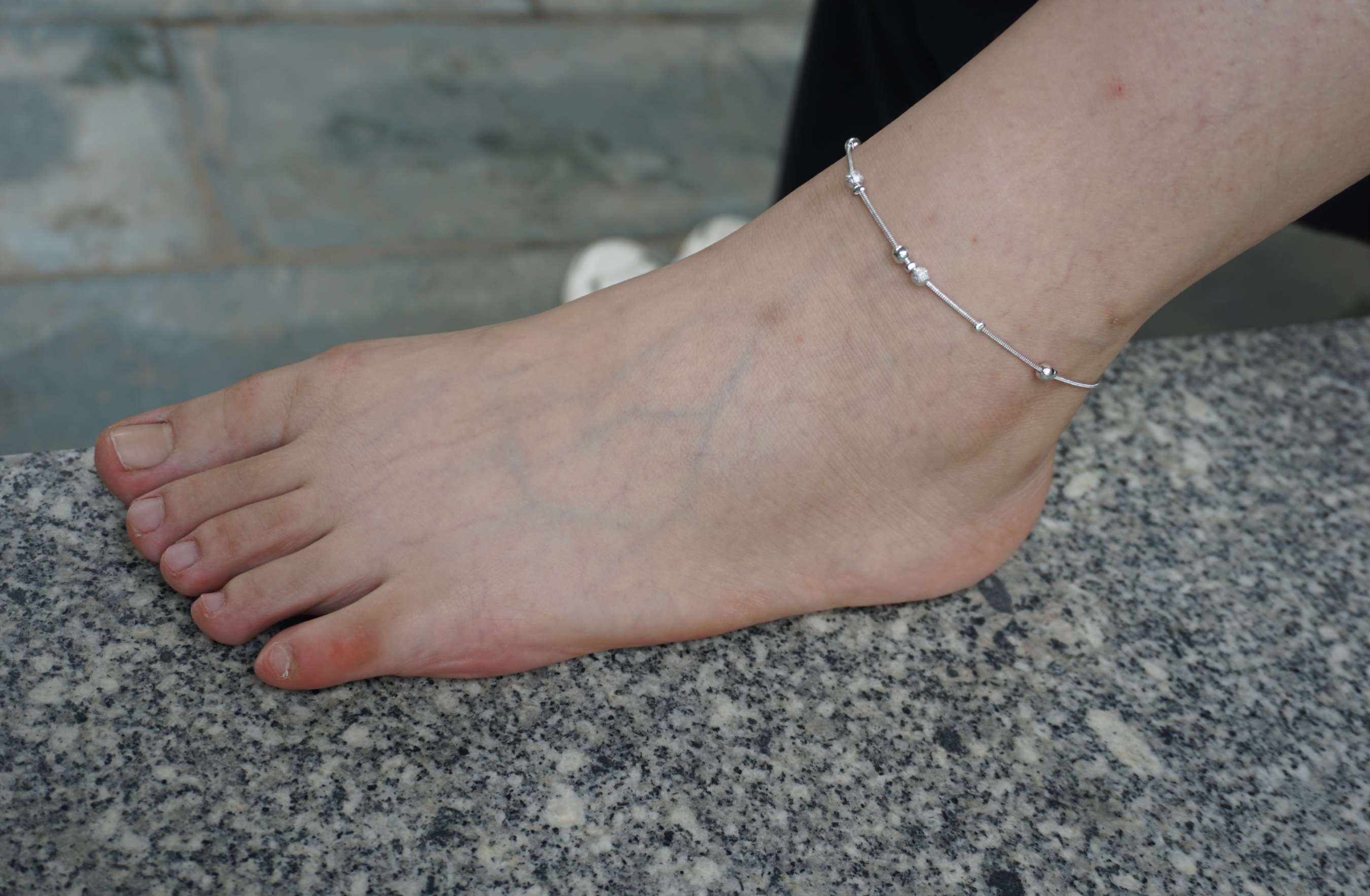 《小金师姐的36码白嫩小脚》作品图