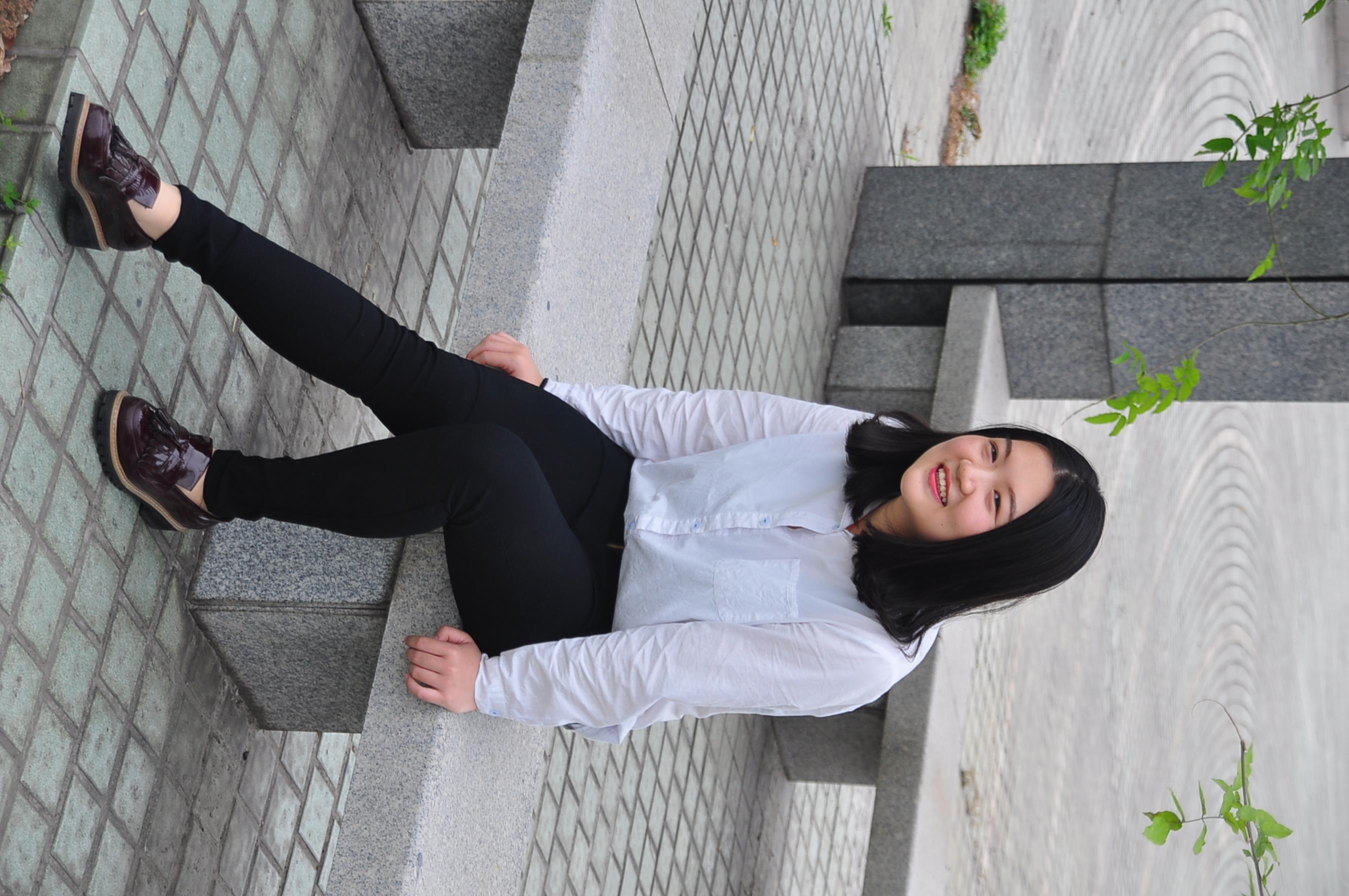 《校园甜美型师妹展短丝》作品图