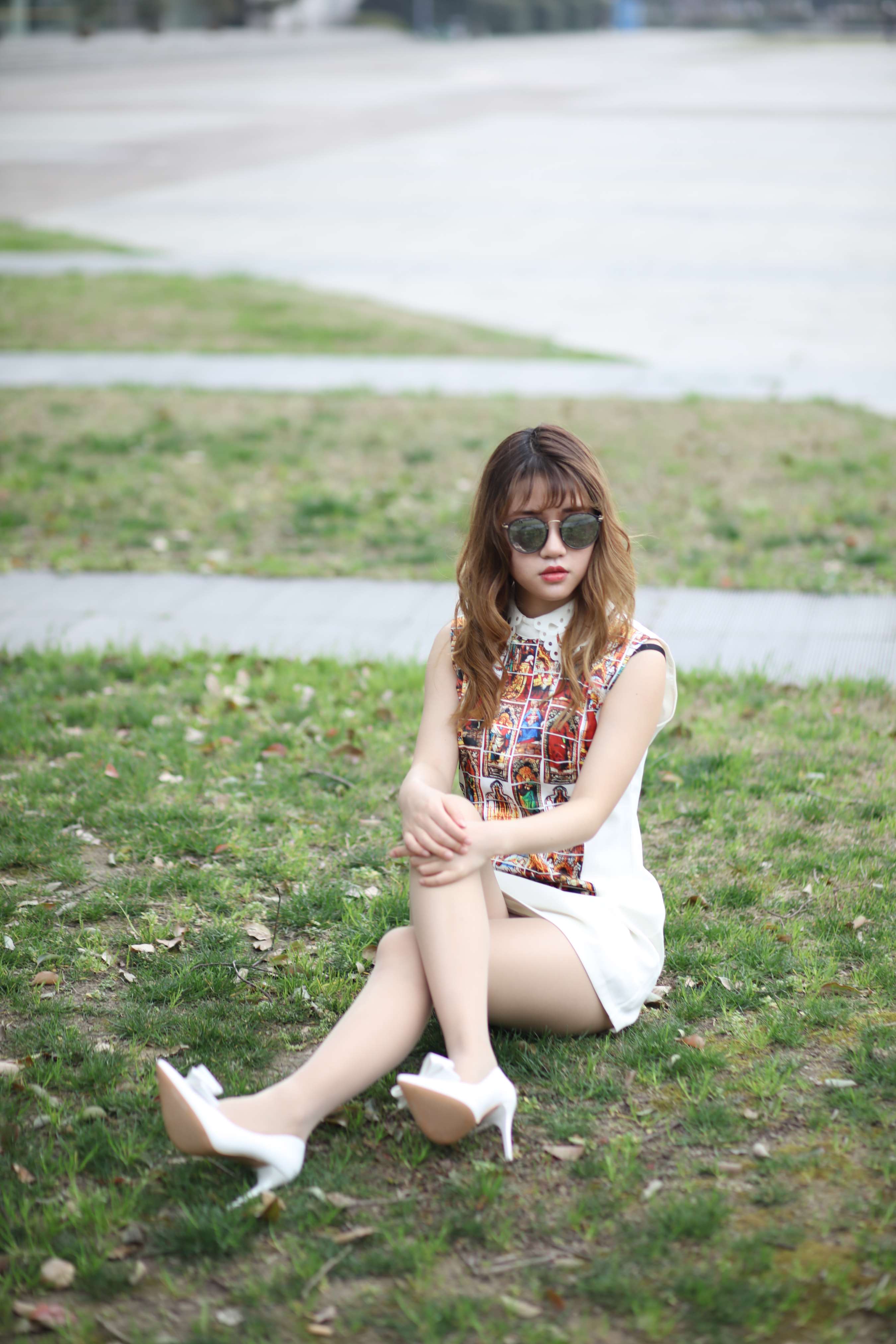 《高高-坐好了，大白腿！》作品图