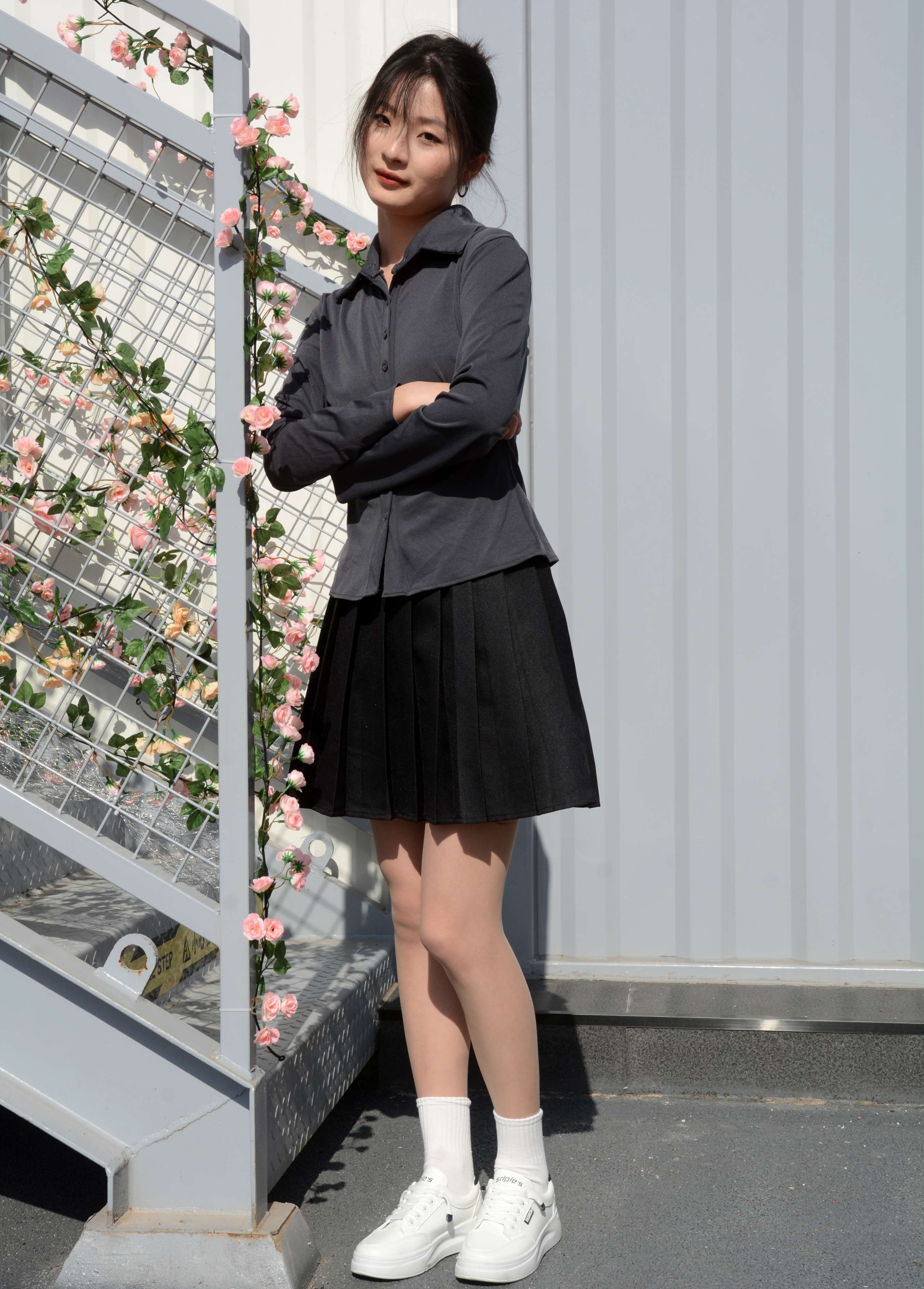 《安妮 绿叶鲜花》作品图