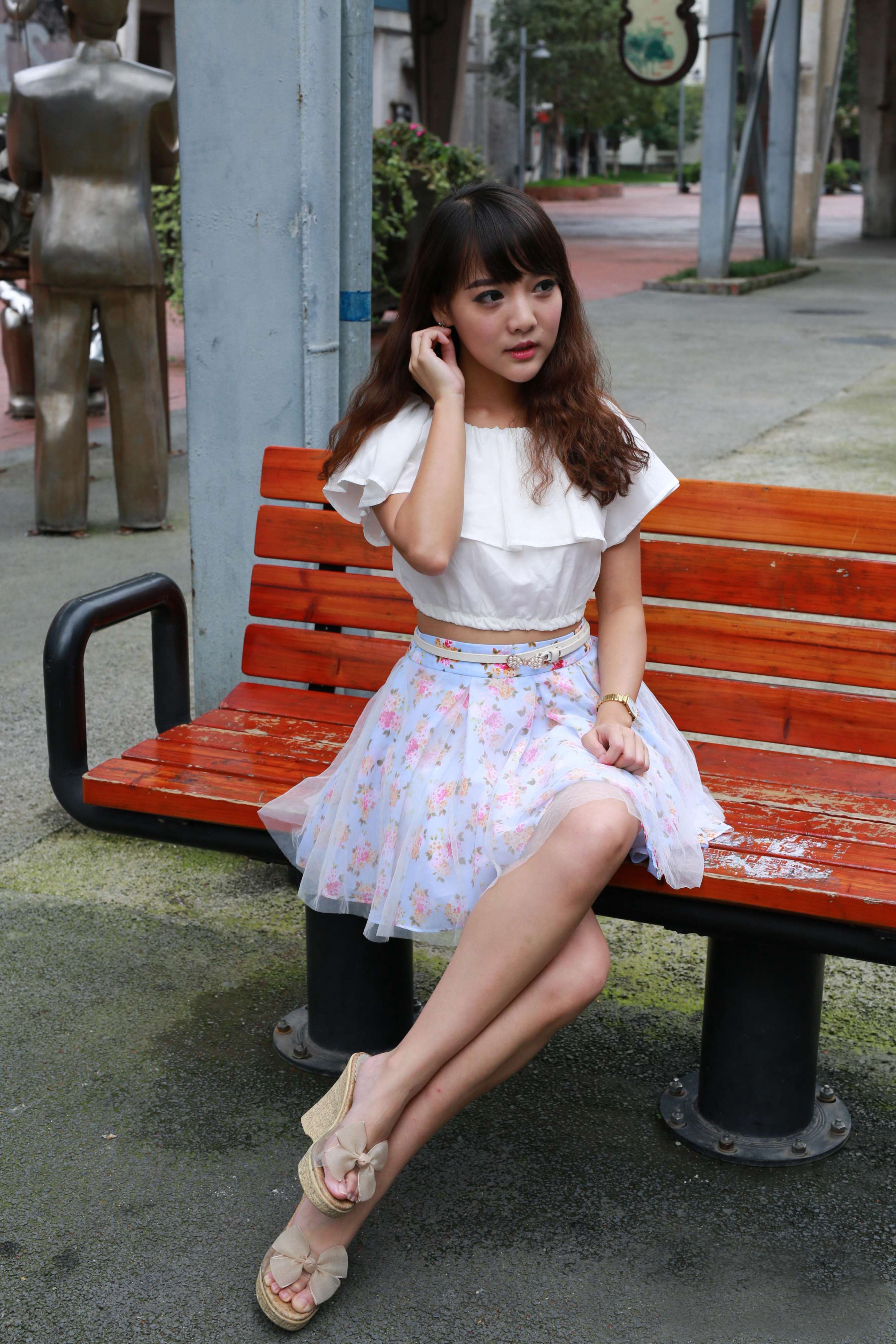 《少女纱裙の光脚丫》作品图