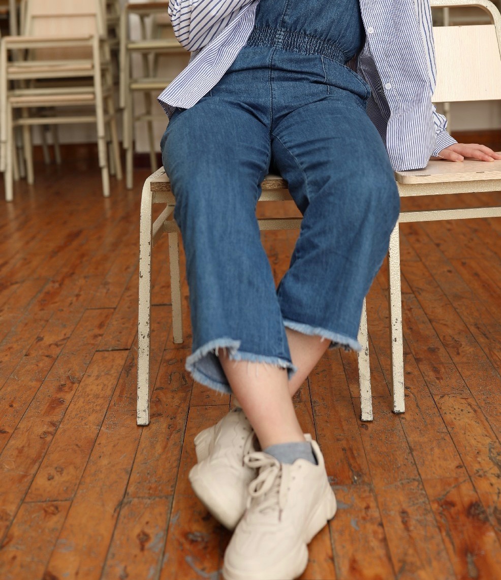 《舞蹈室里的棉袜脚》作品图