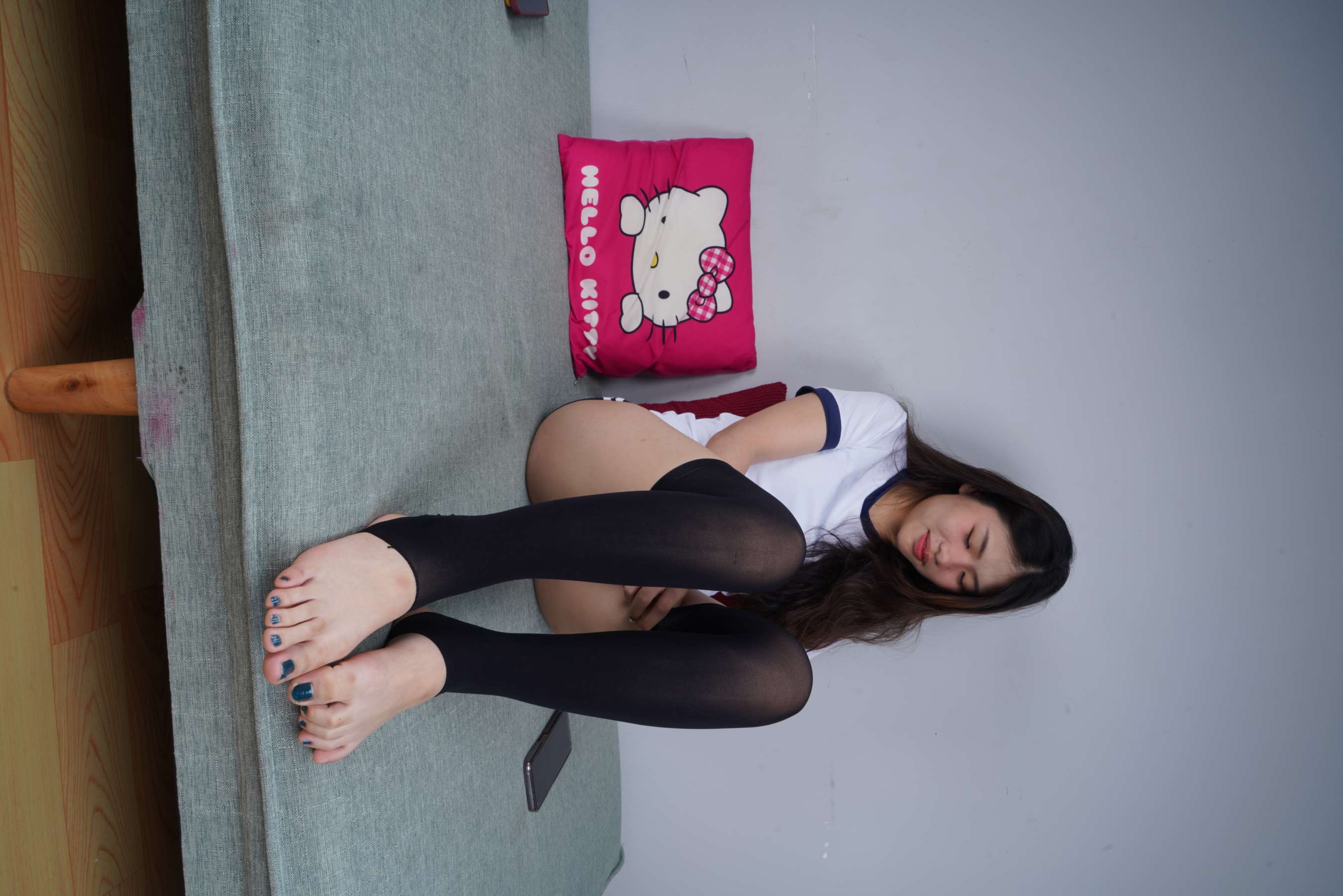 《薇薇与小芸体操服穿丝袜美极了》作品图