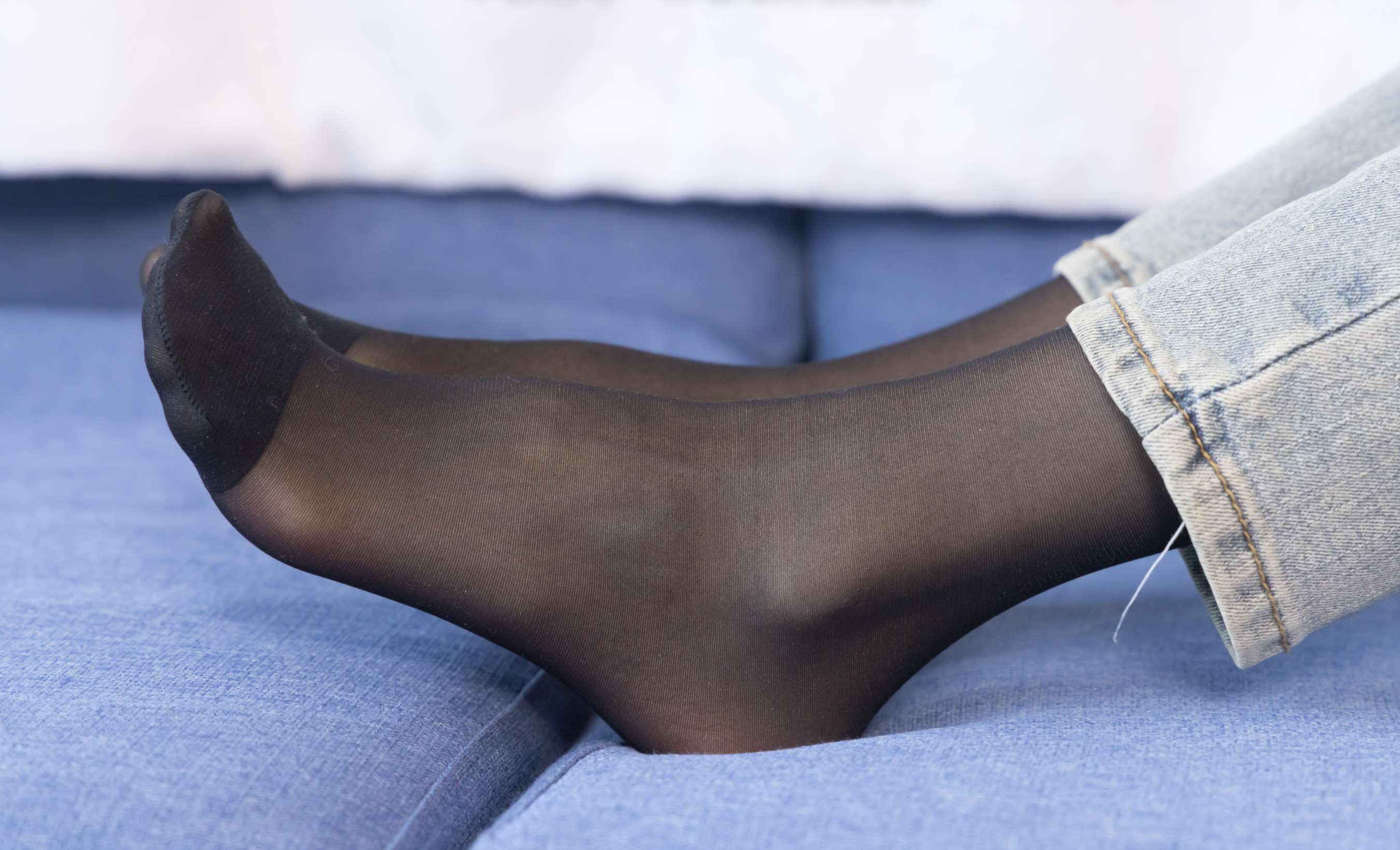 《稚予-高跟裤里丝の裸足》作品图