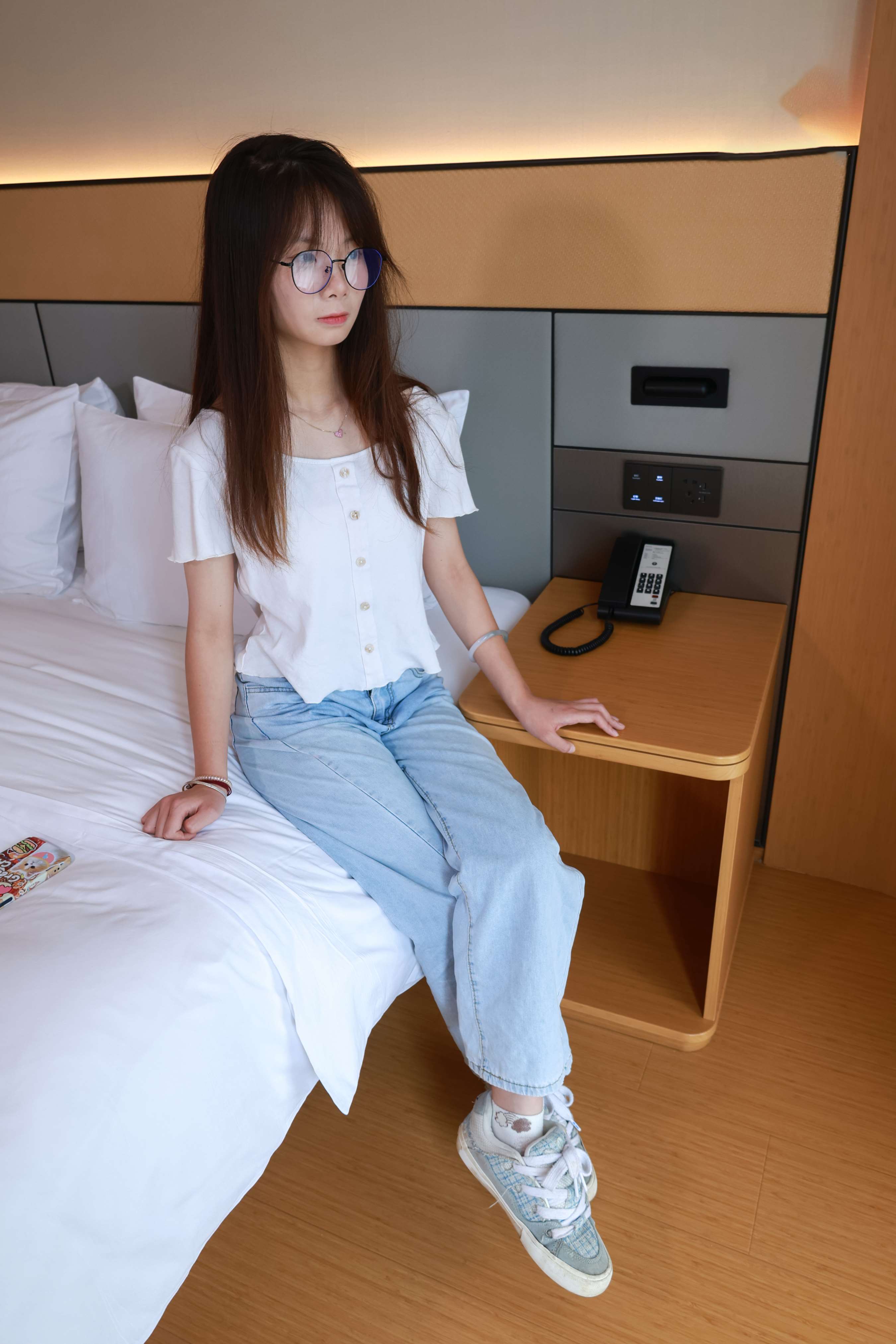 《眼镜学姐牛仔の嫩足》作品图