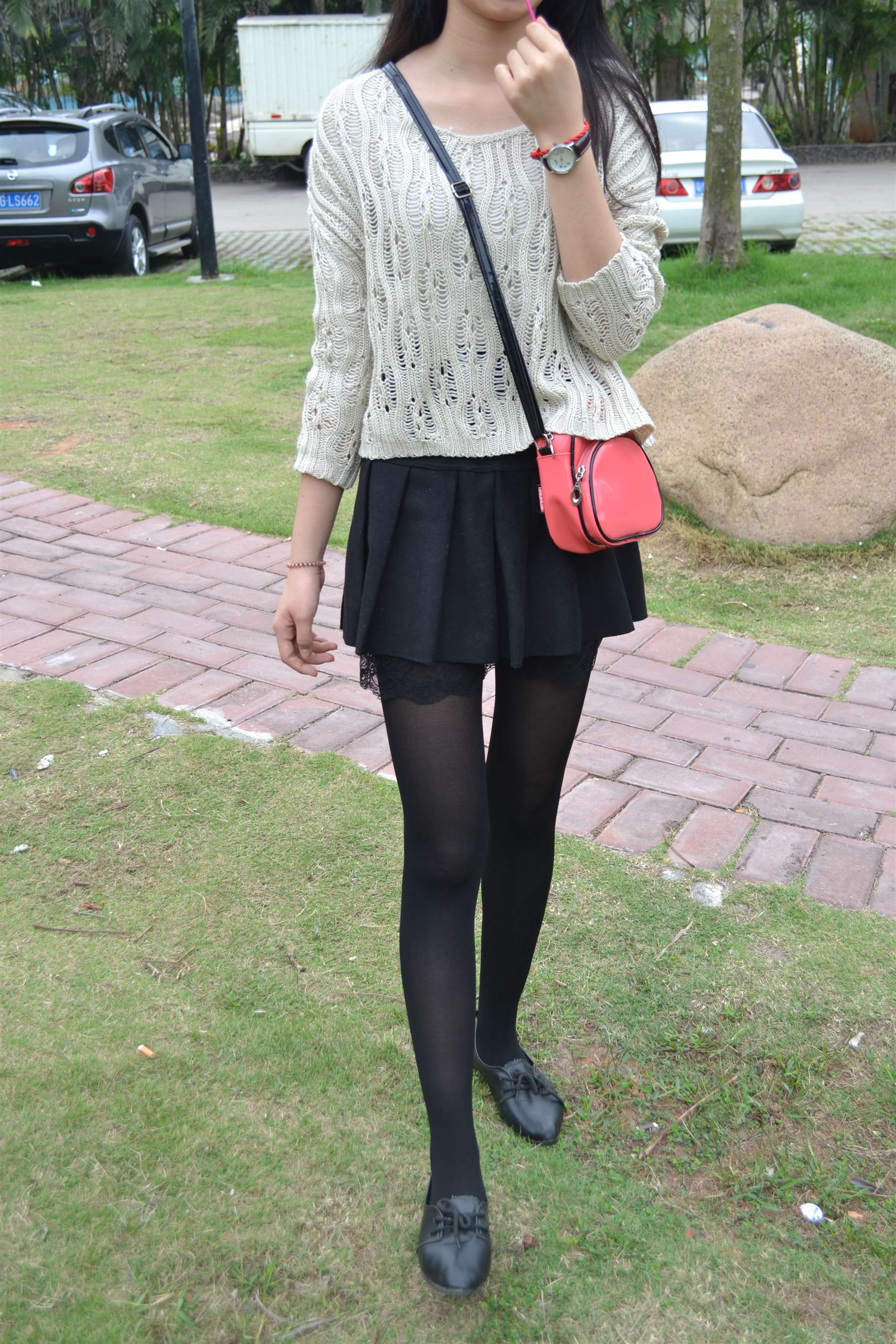 《黑丝逛公园》作品图