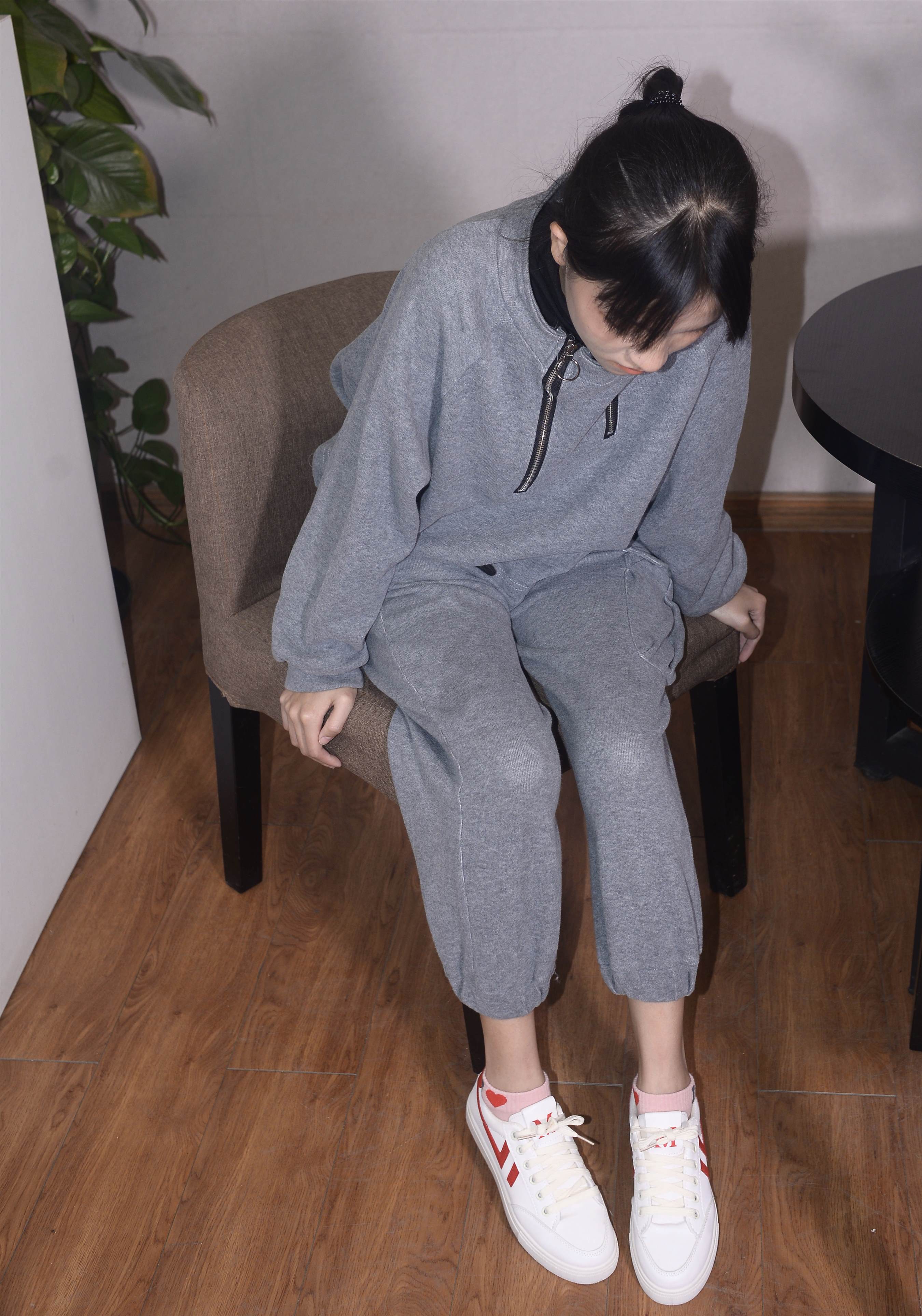 《卫衣板鞋の棉袜脚丫+视频1个》作品图