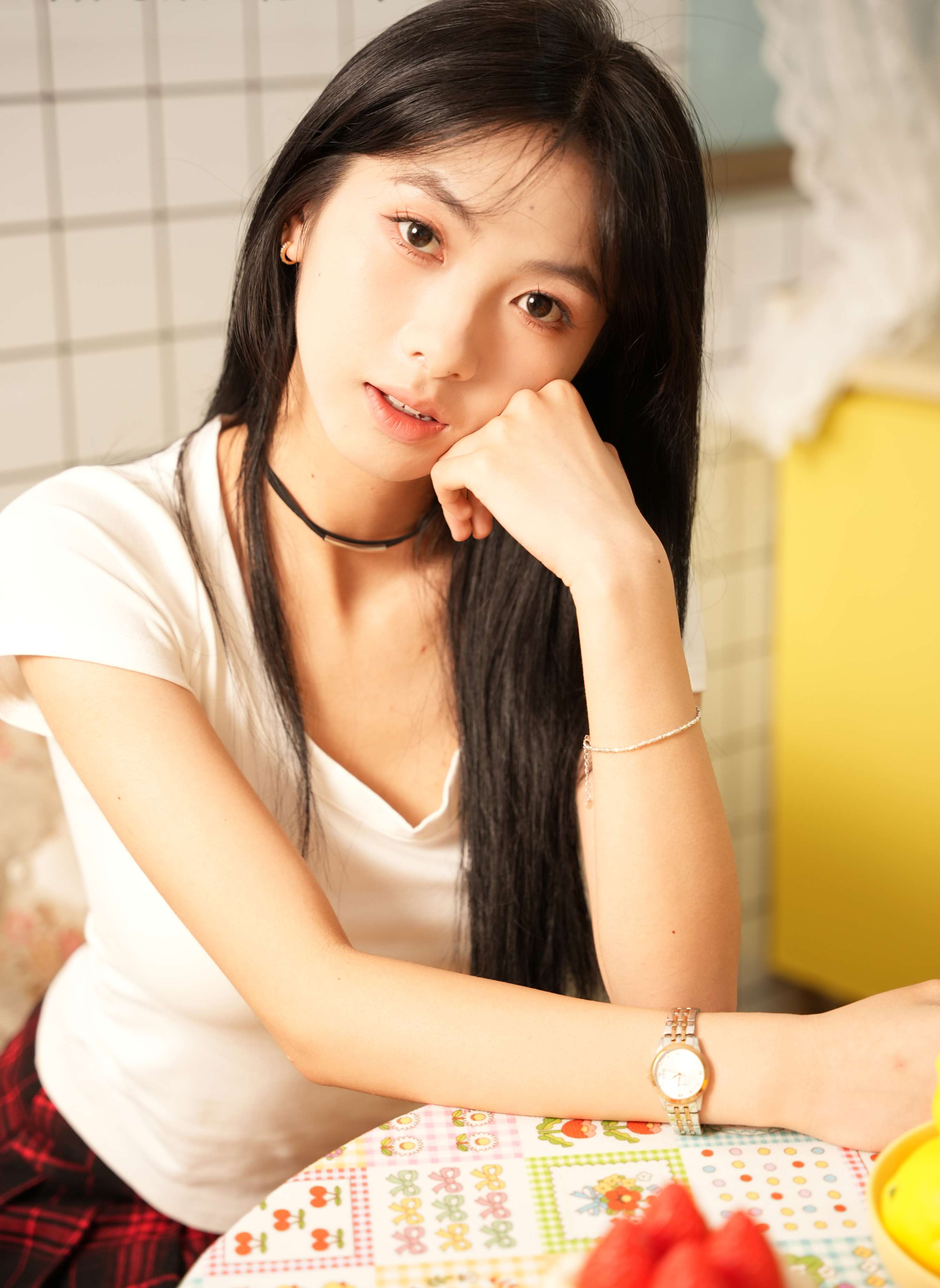 《灵儿-在厨房偷懒的小女仆》作品图