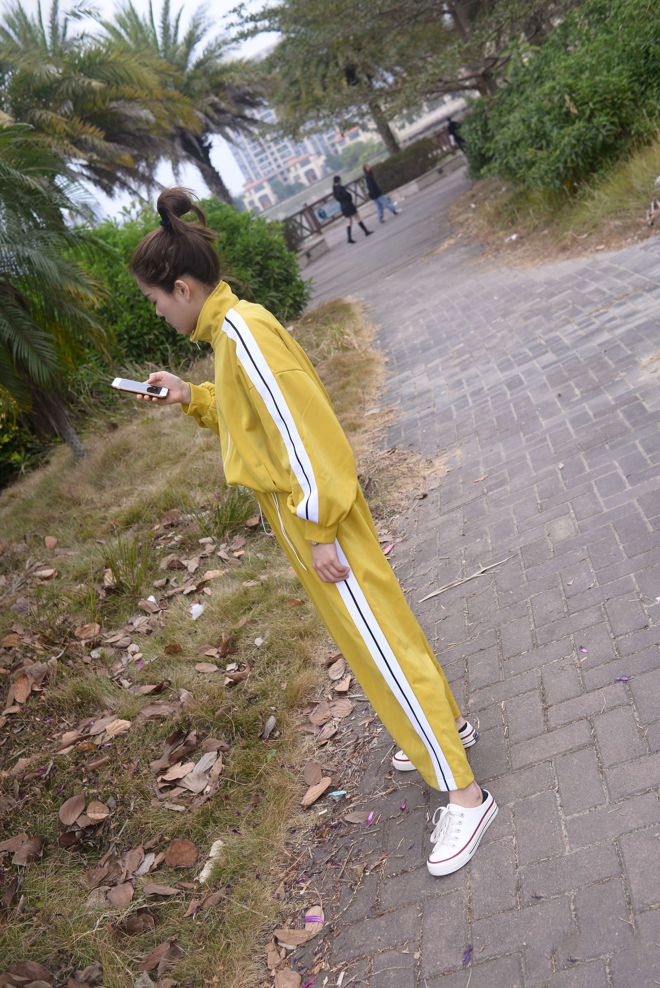 《运动学妹的船袜脚》作品图