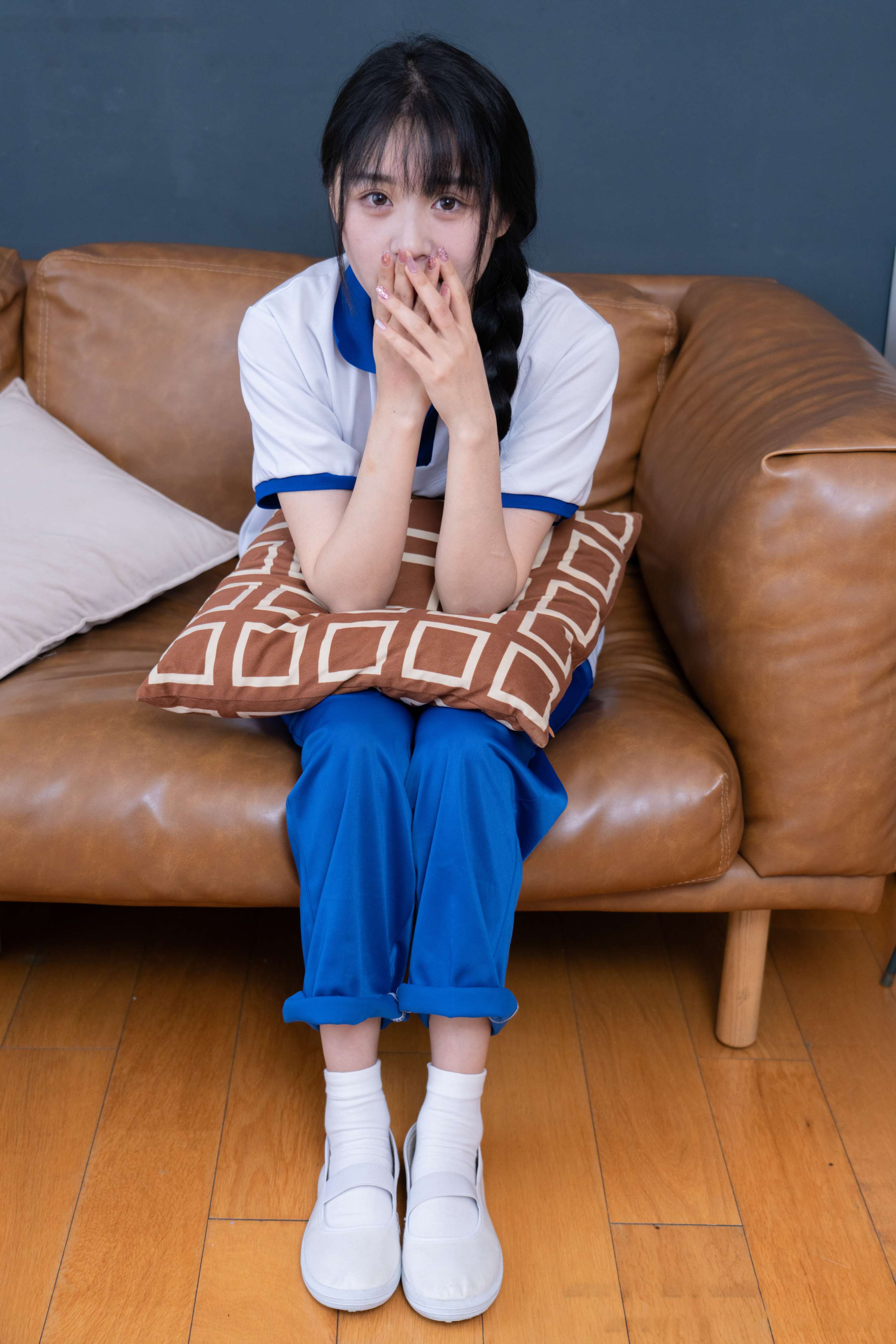 《澜澜-校服、白布鞋、板鞋、白棉袜、短肉丝、裸足》作品图