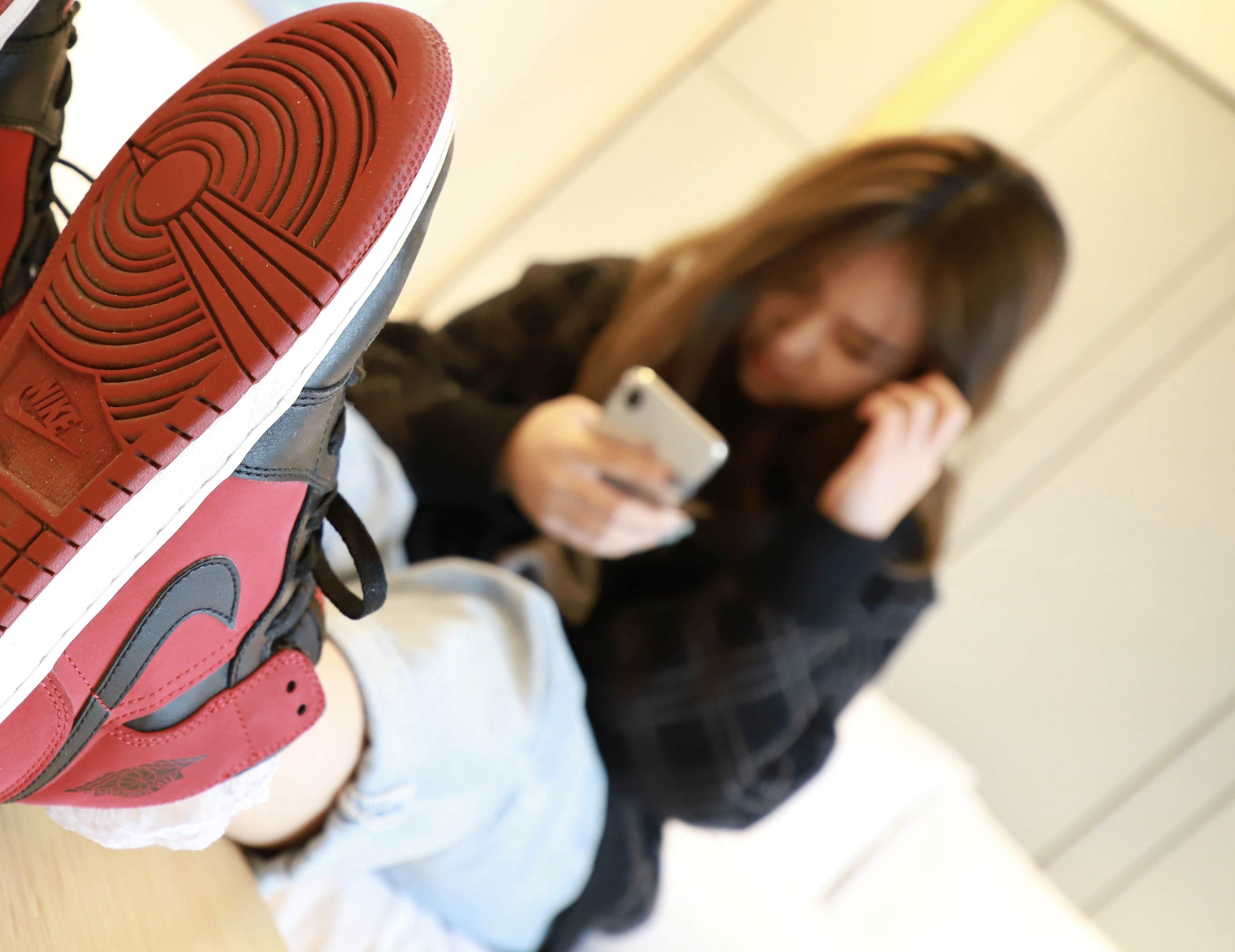 《球鞋公主袜の脱袜图》作品图