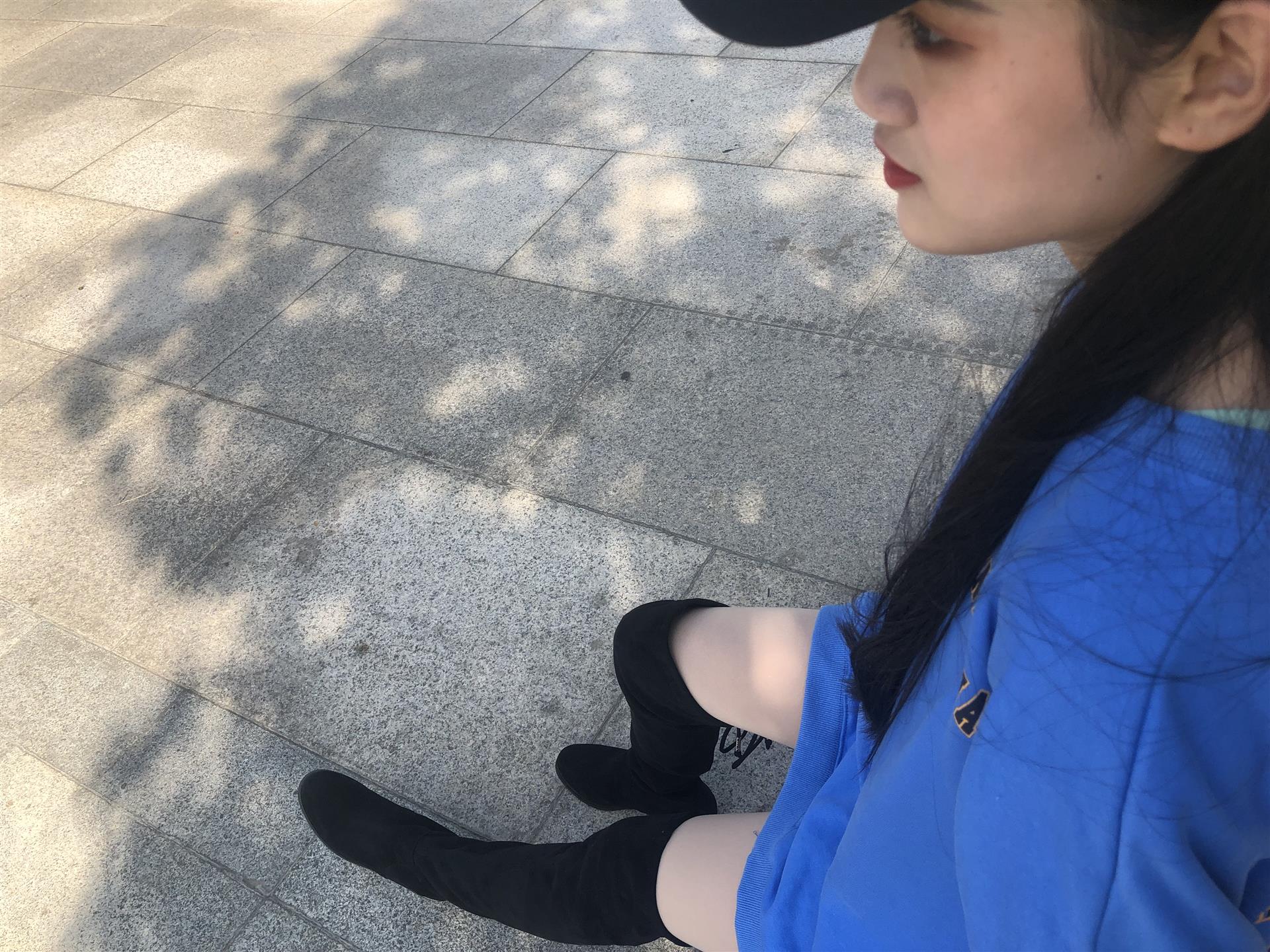 《小姐姐长靴丝袜脚丫+1个视频》作品图