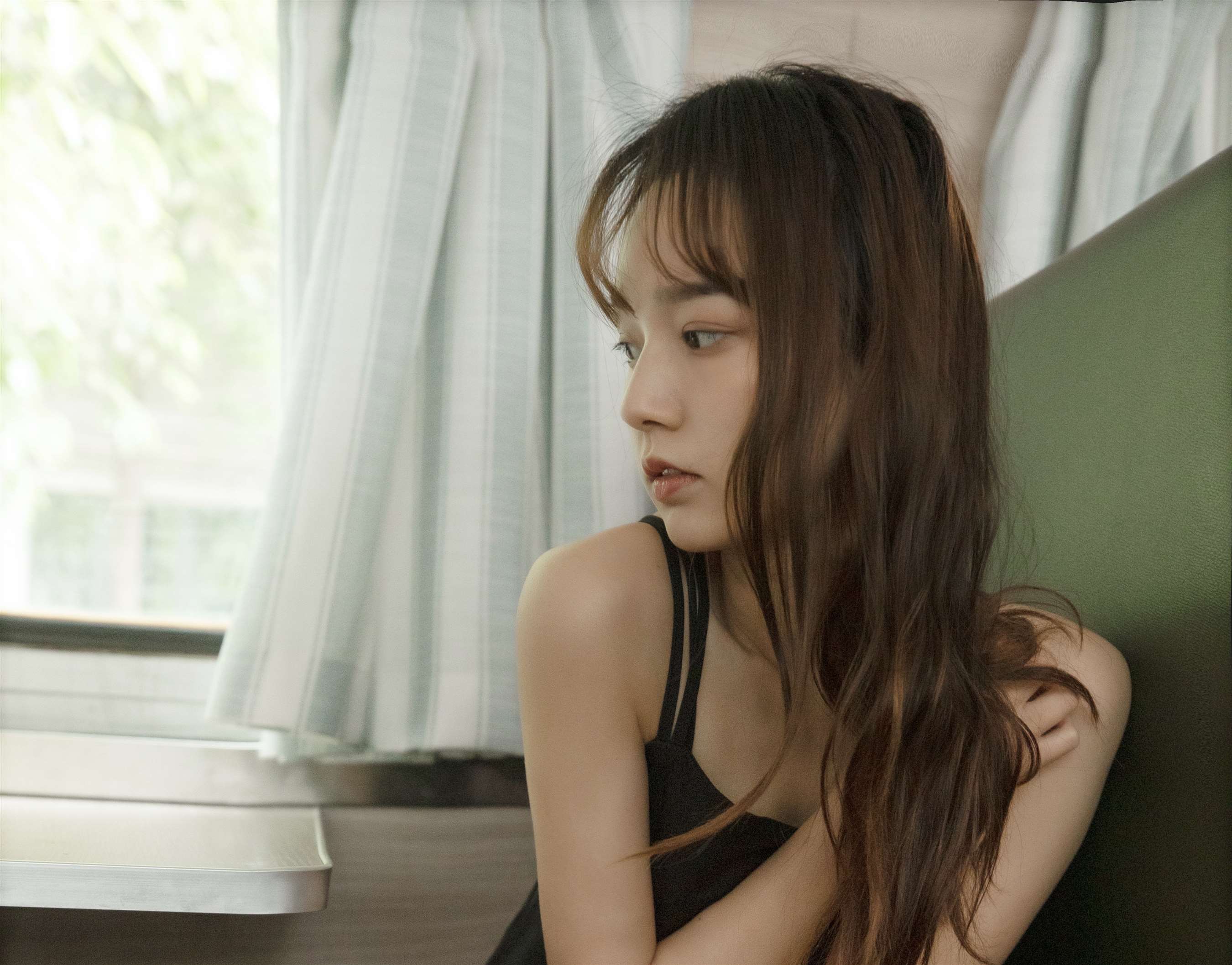 《吊带裙の丝足【套图+视频】》作品图