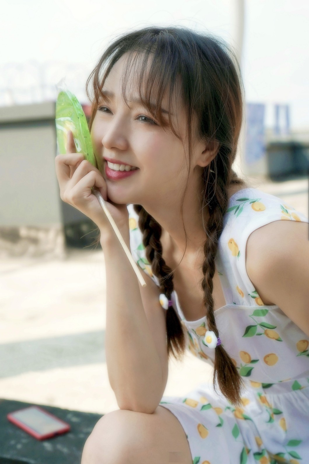 《小玥玥的豹纹棉袜脚》作品图